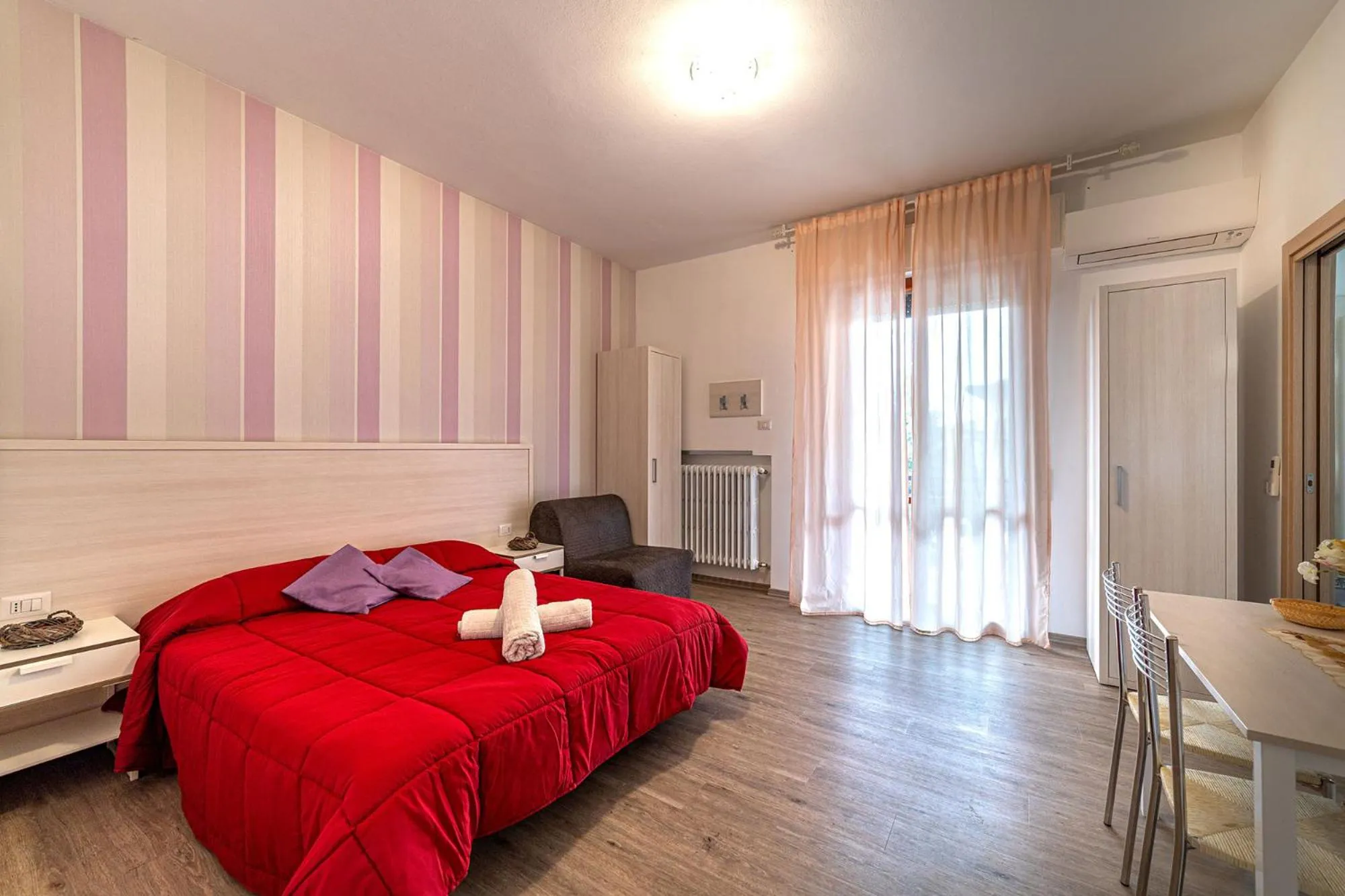 Photo of the whole room, Bed in B&B Villa Montreux