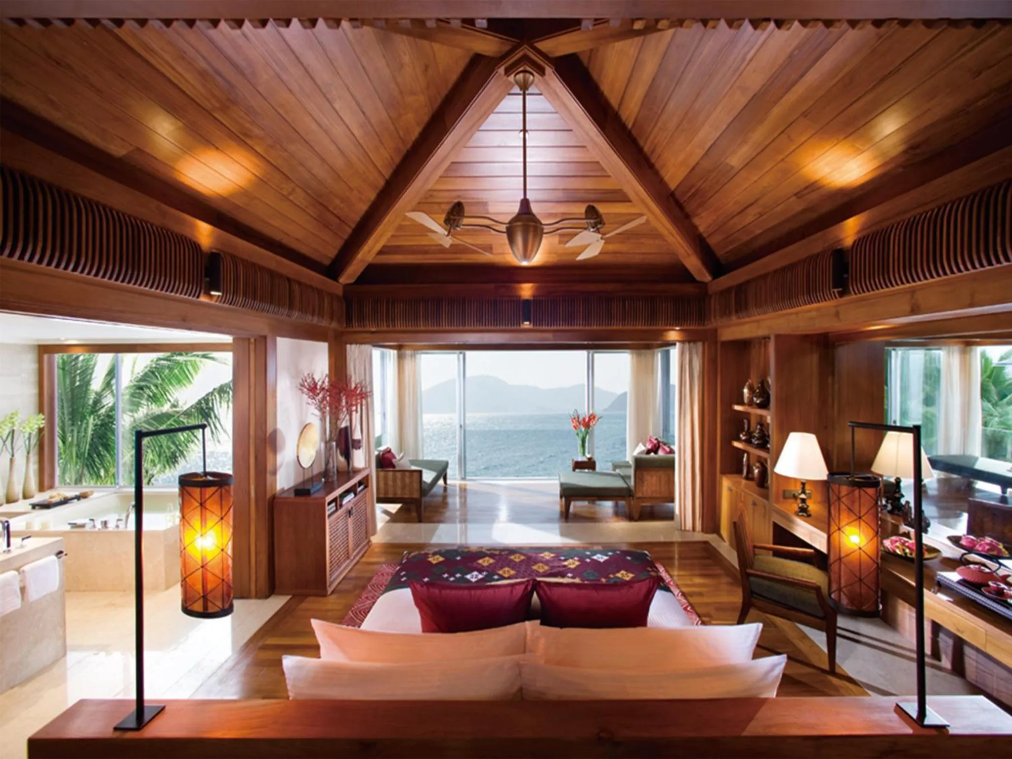 Bed in Mandarin Oriental, Sanya