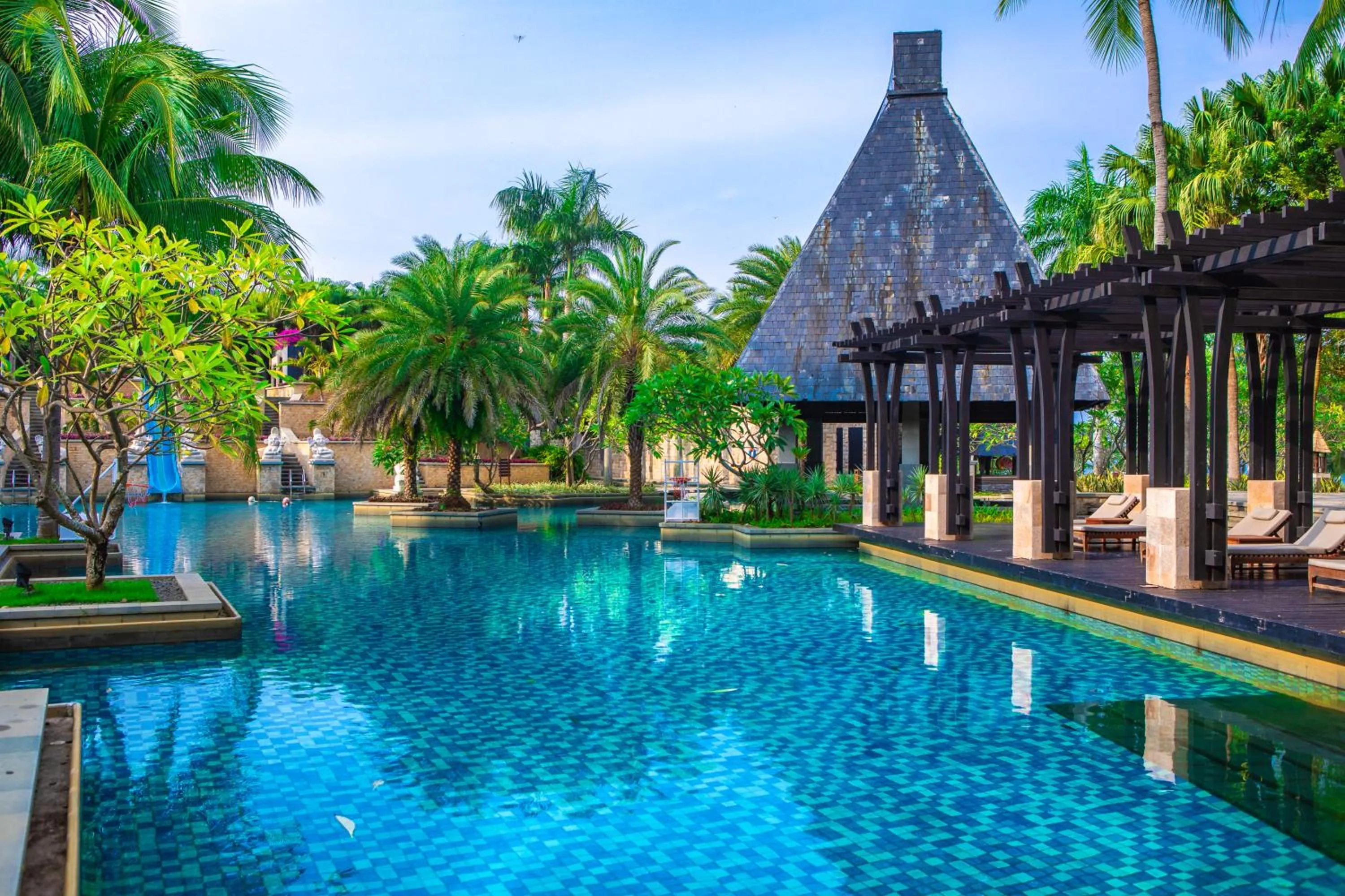 Swimming pool in Mandarin Oriental, Sanya