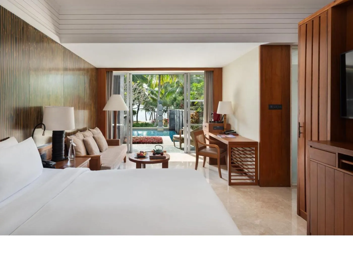 Bed in Mandarin Oriental, Sanya