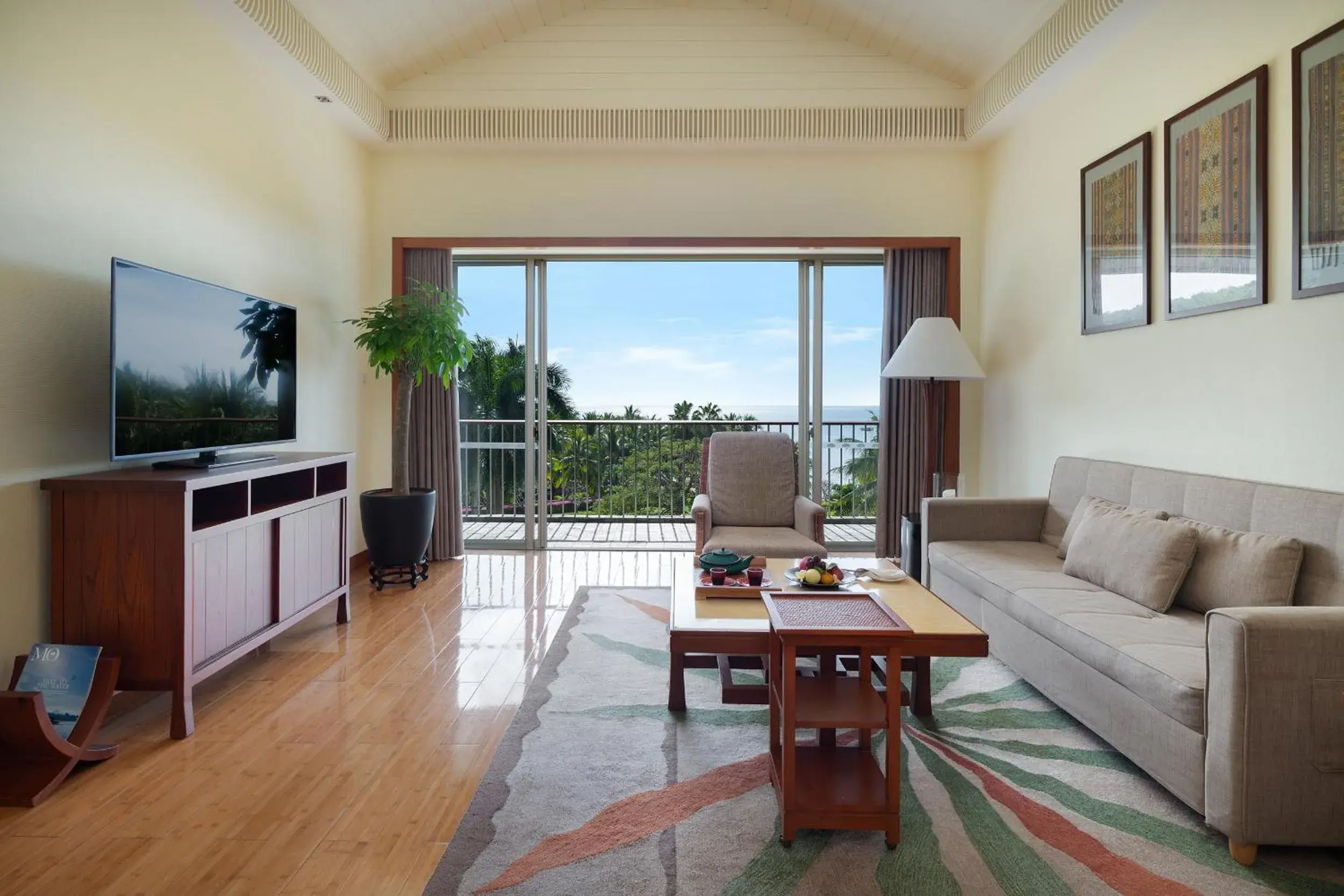 Smart Package - Ocean view suite room (Need to make appointment 1 day in advance: Limos pick-up service from Sanya Phenix Airport+30-miniute photo-shooting ) in Mandarin Oriental, Sanya Smart Package - Ocean view suite room (Need to make appointment 1 day in advance: Limos pick-up service from Sanya Phenix Airport+30-miniute photo-shooting ) in Mandarin Oriental, Sanya