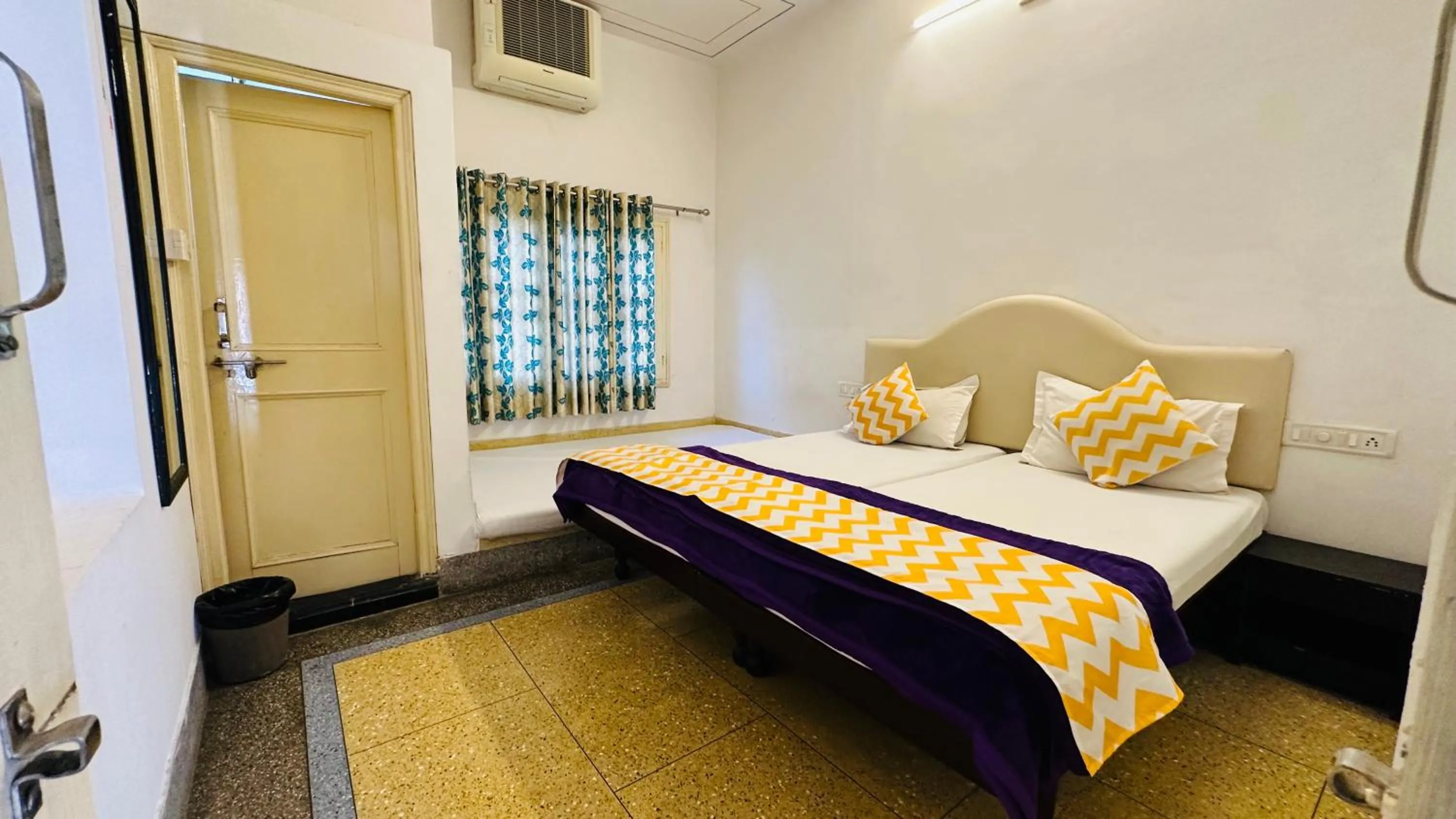 Bed in Maa Ji House on Lake Pichola