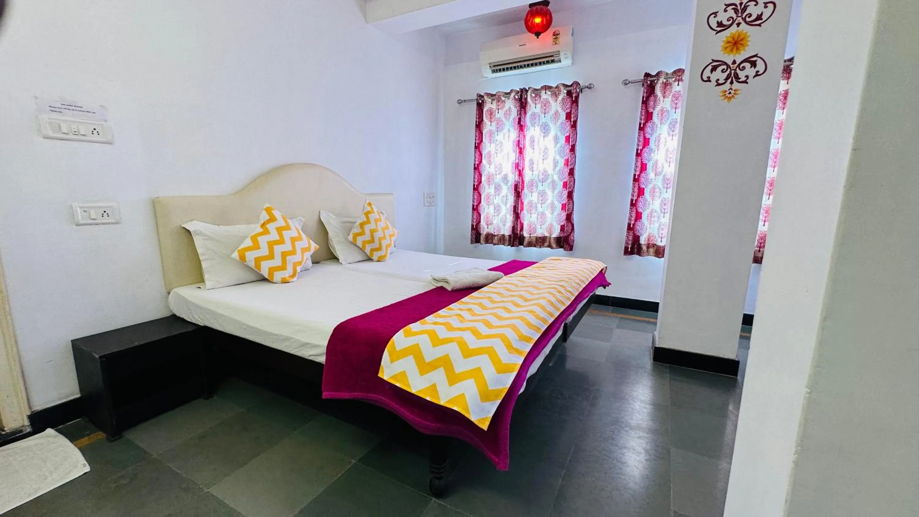 Bed in Maa Ji House on Lake Pichola