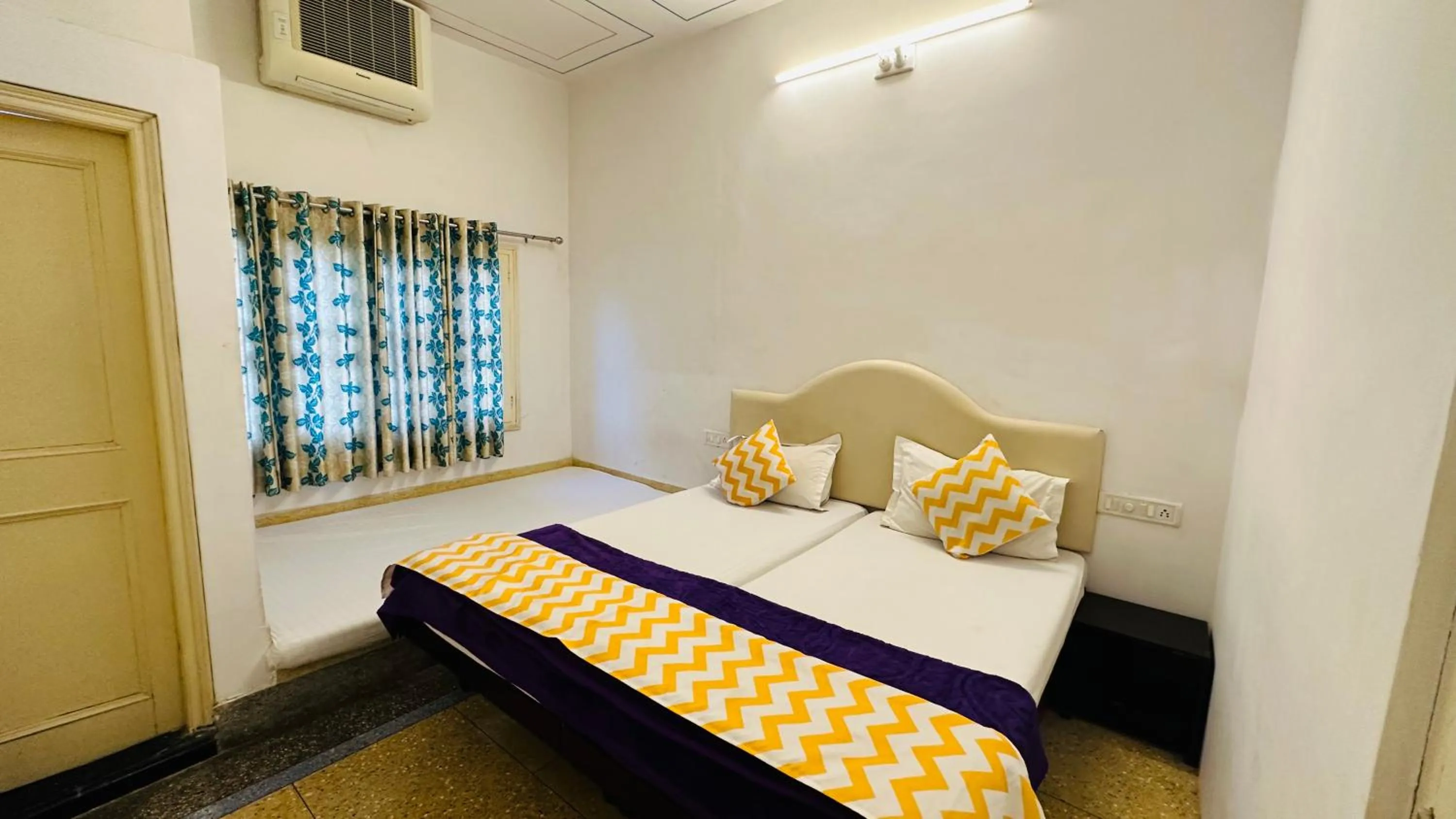 Bed in Maa Ji House on Lake Pichola