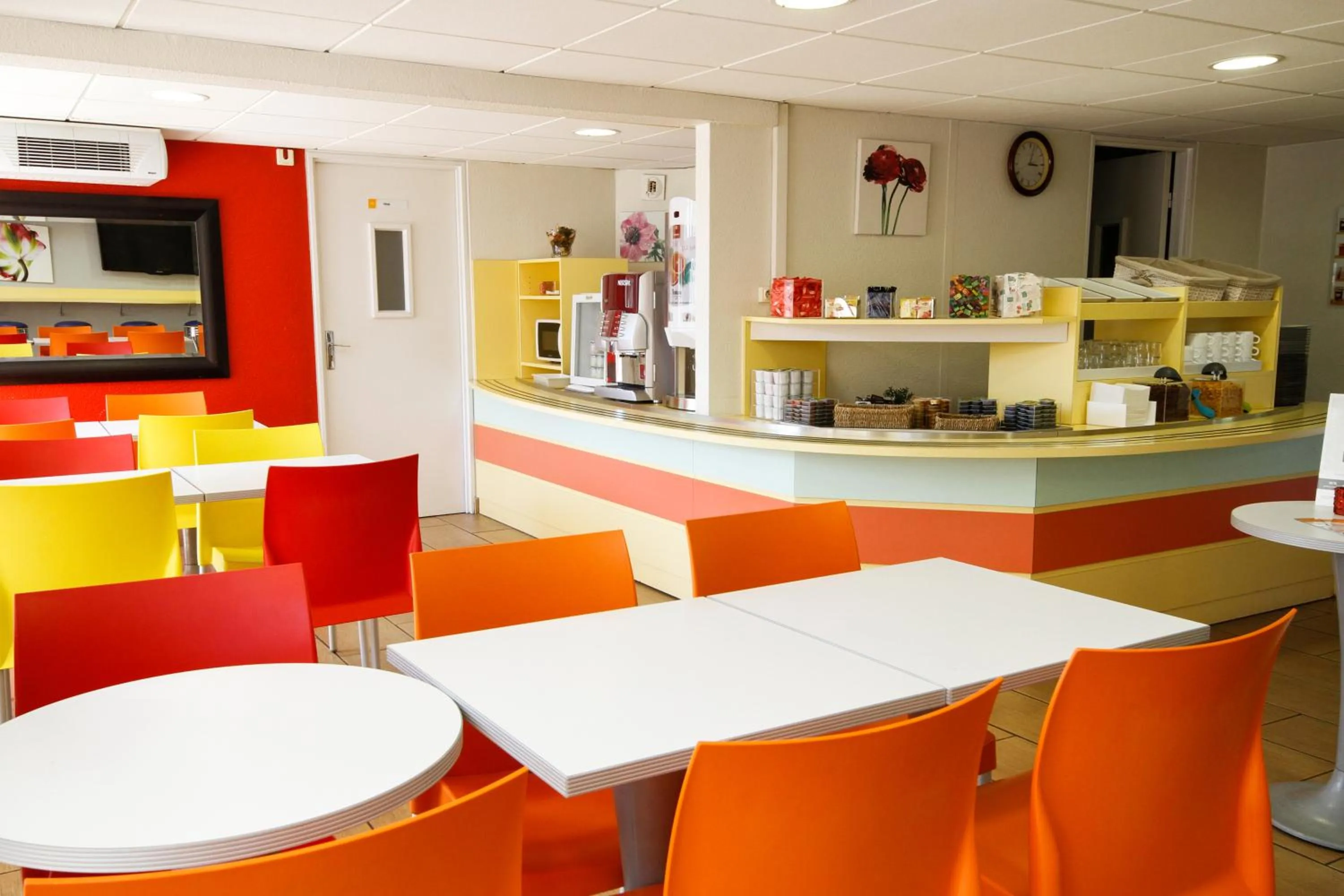 Restaurant/places to eat in Premiere Classe Tours Sud - Chambray Lès Tours