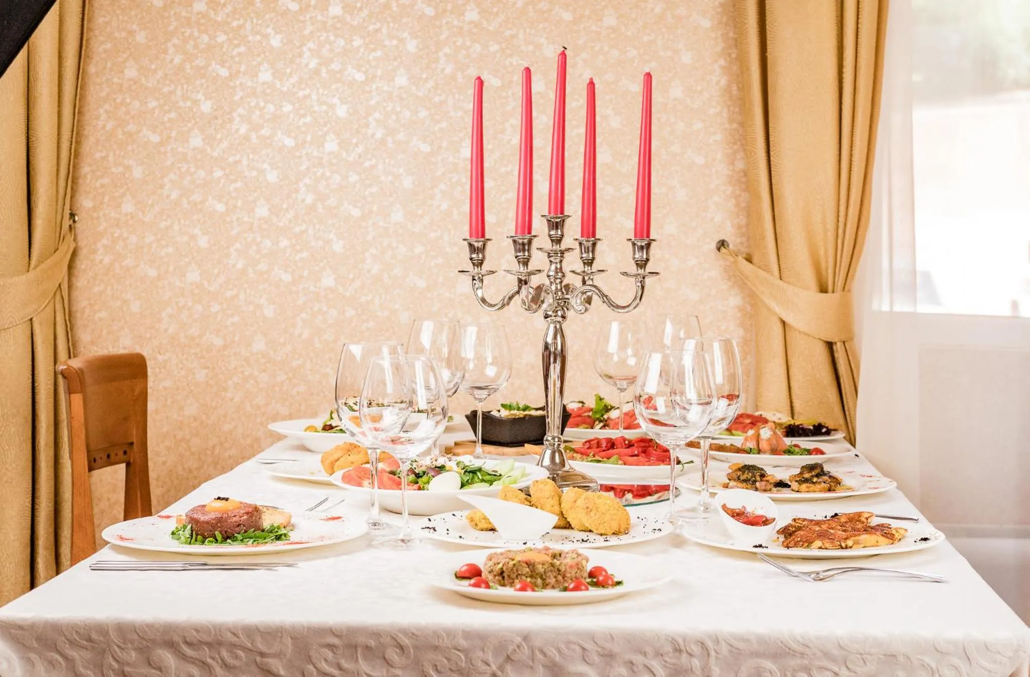 Restaurant/places to eat in Spa Hotel Dvoretsa