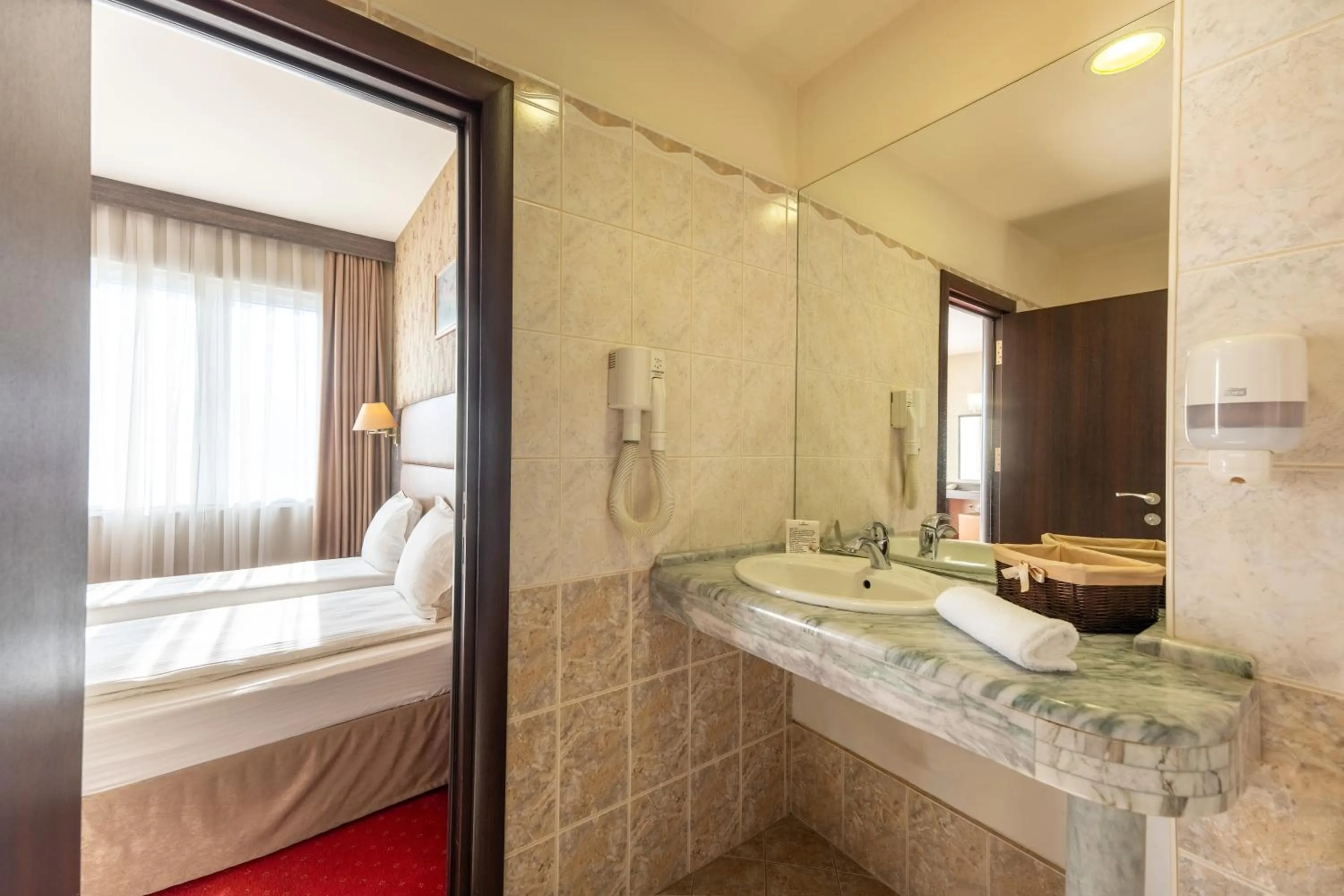 Shower in Spa Hotel Dvoretsa