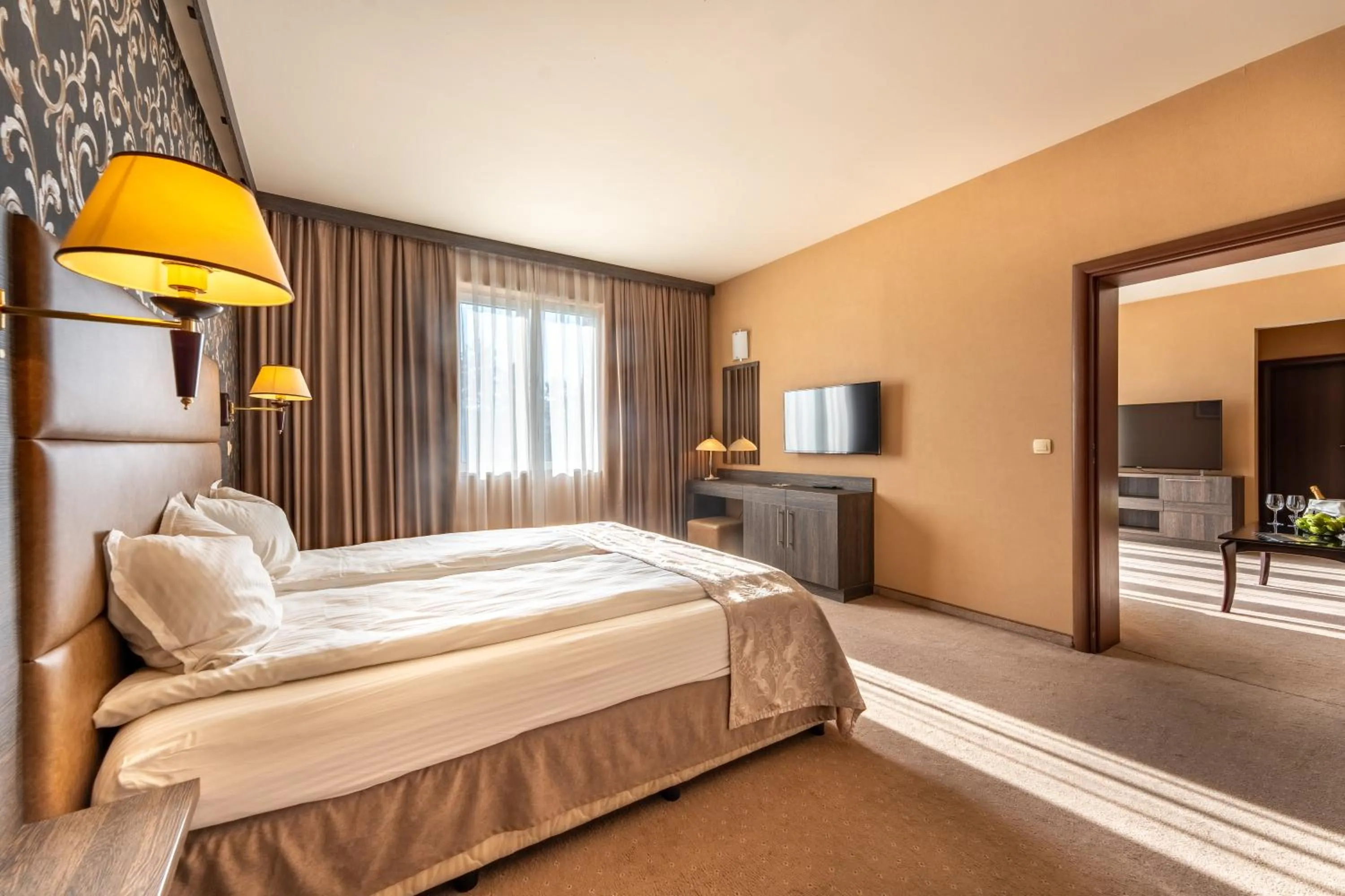 Property building, Bed in Spa Hotel Dvoretsa