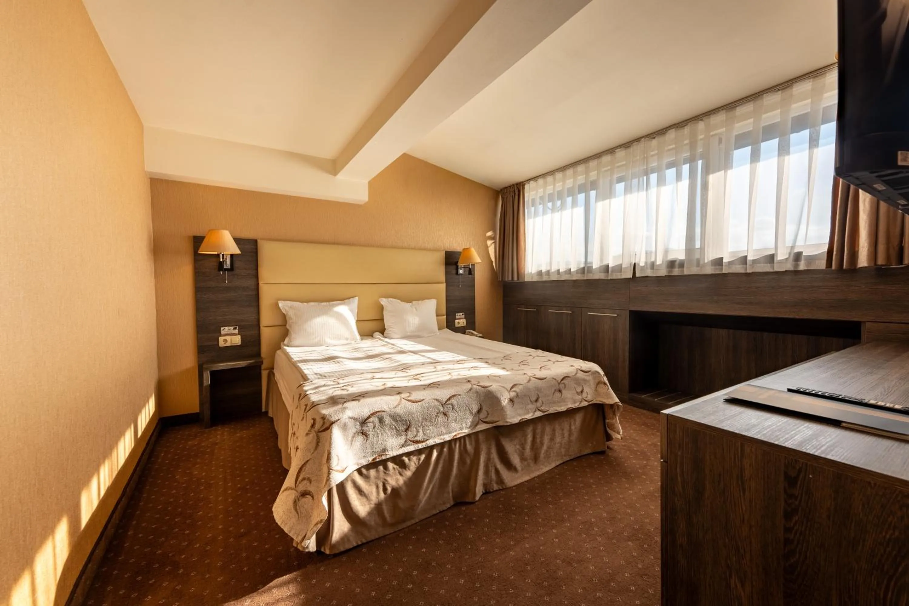 Property building, Bed in Spa Hotel Dvoretsa