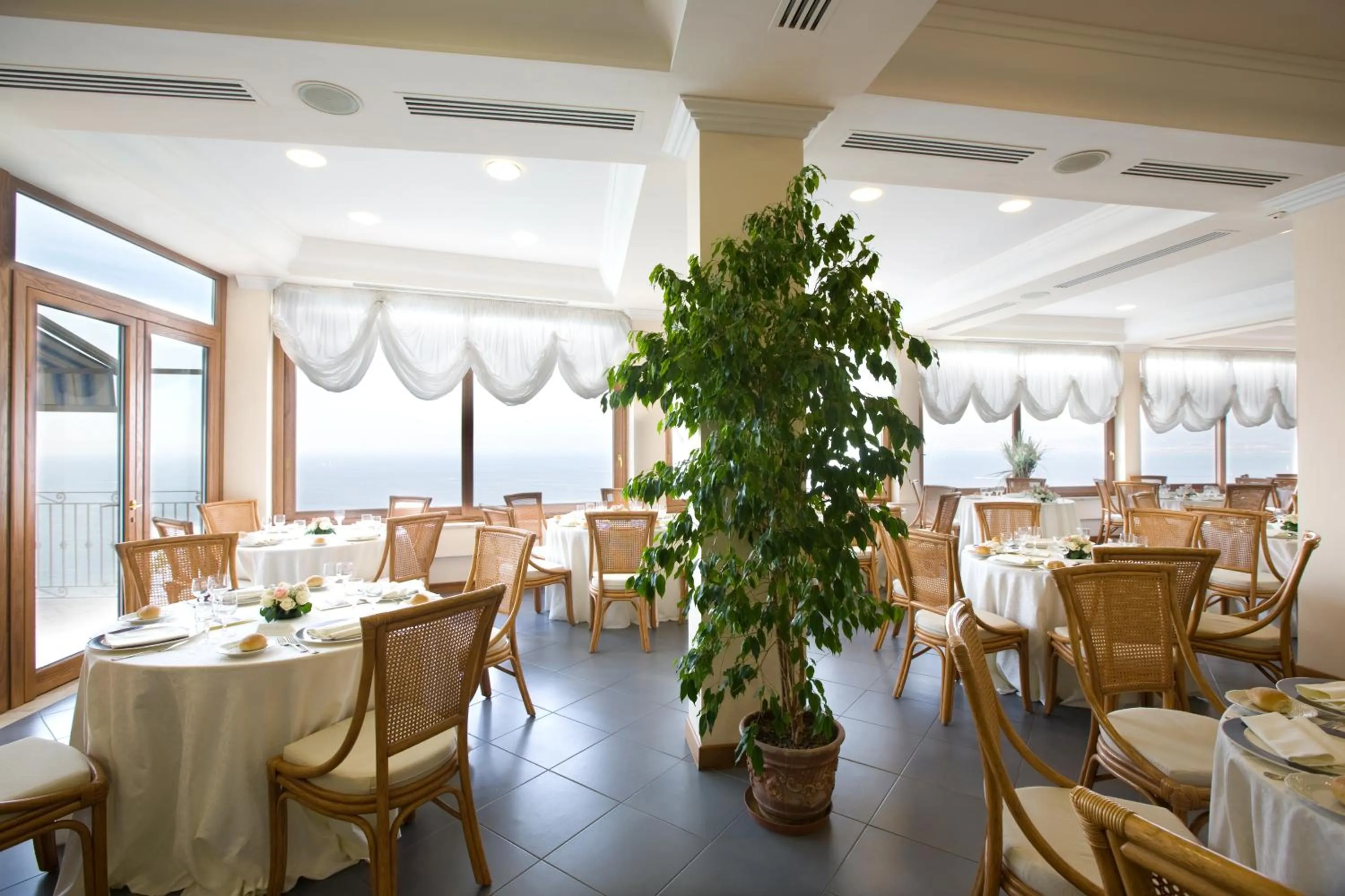 Restaurant/places to eat in Hotel Sporting