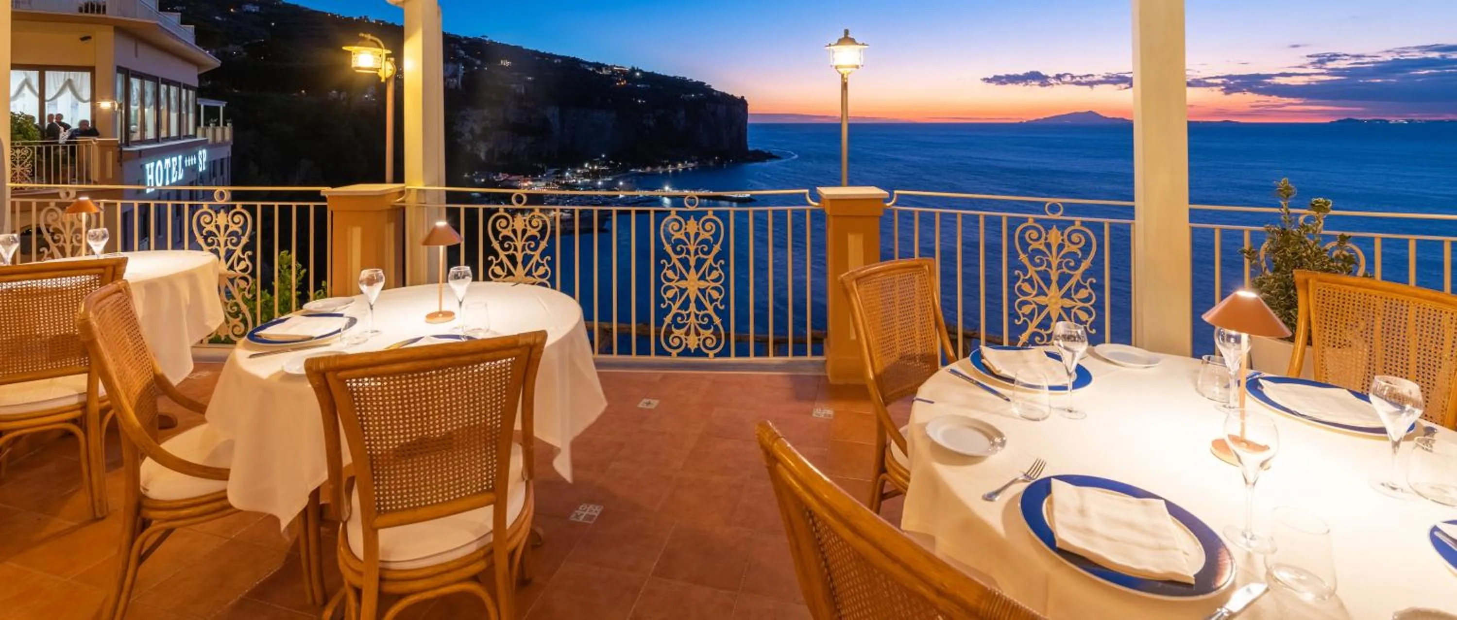 Restaurant/places to eat in Hotel Sporting