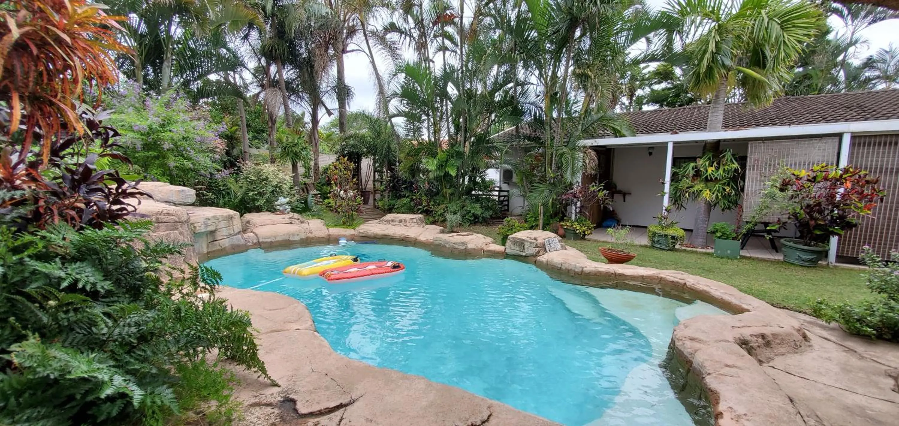 Swimming pool in Jessica's Self-catering