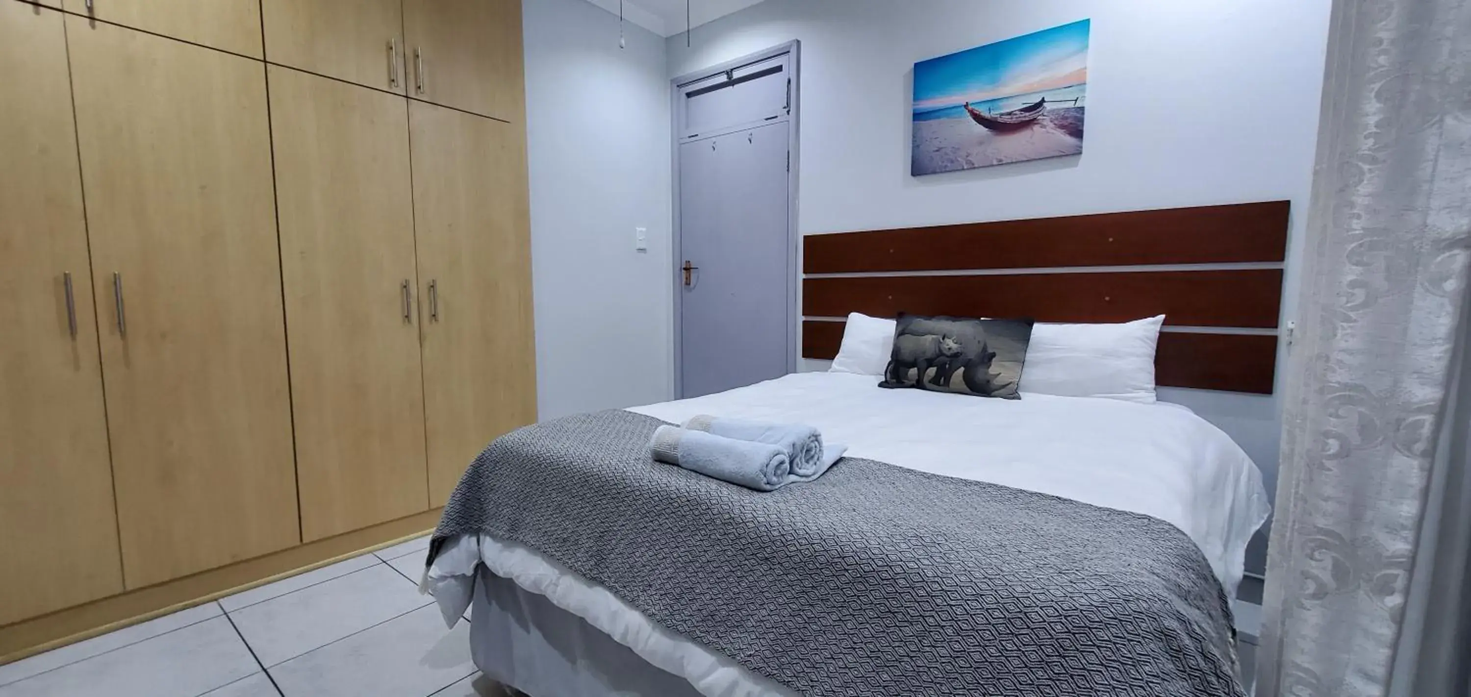 Modern Queen Room in Jessica's Self-catering Modern Queen Room in Jessica's Self-catering