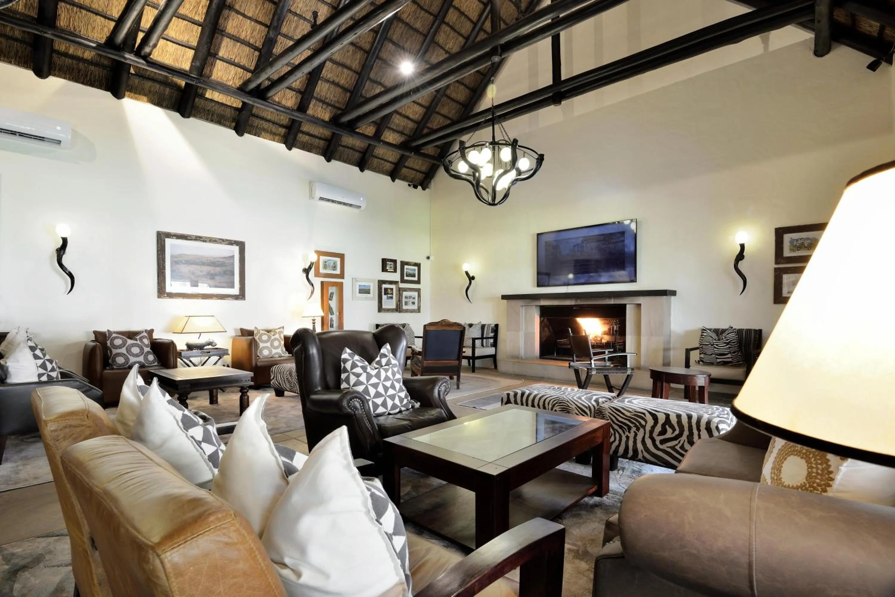 Lounge or bar in Kwa Maritane Lodge