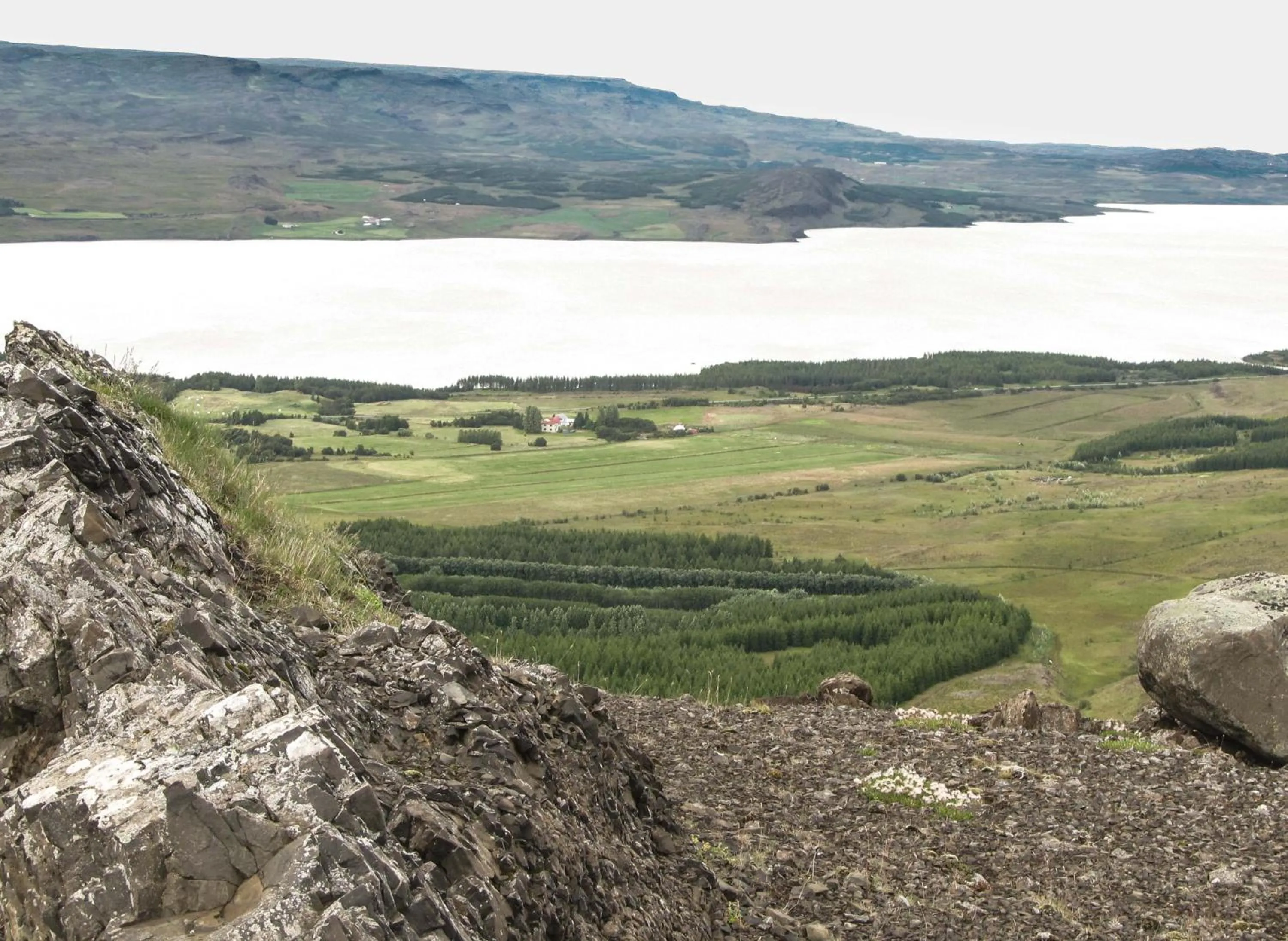 Area and facilities in Mjóanes accommodation