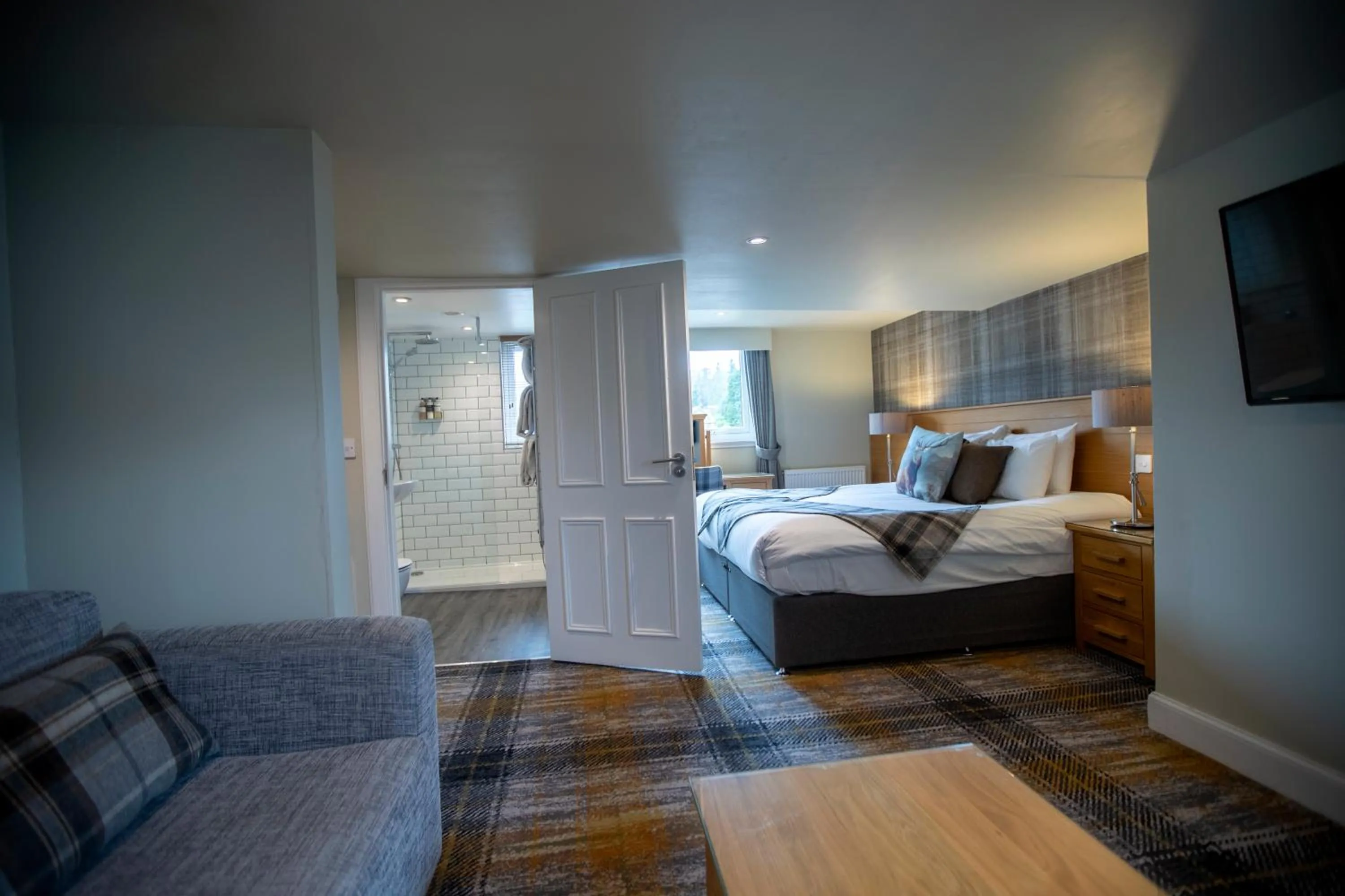 Photo of the whole room, Bed in McKays Hotel