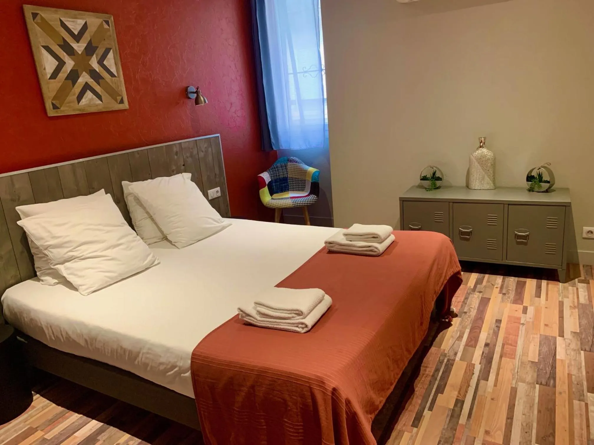 Photo of the whole room, Bed in Logis Hotel Yseria - Historical Center