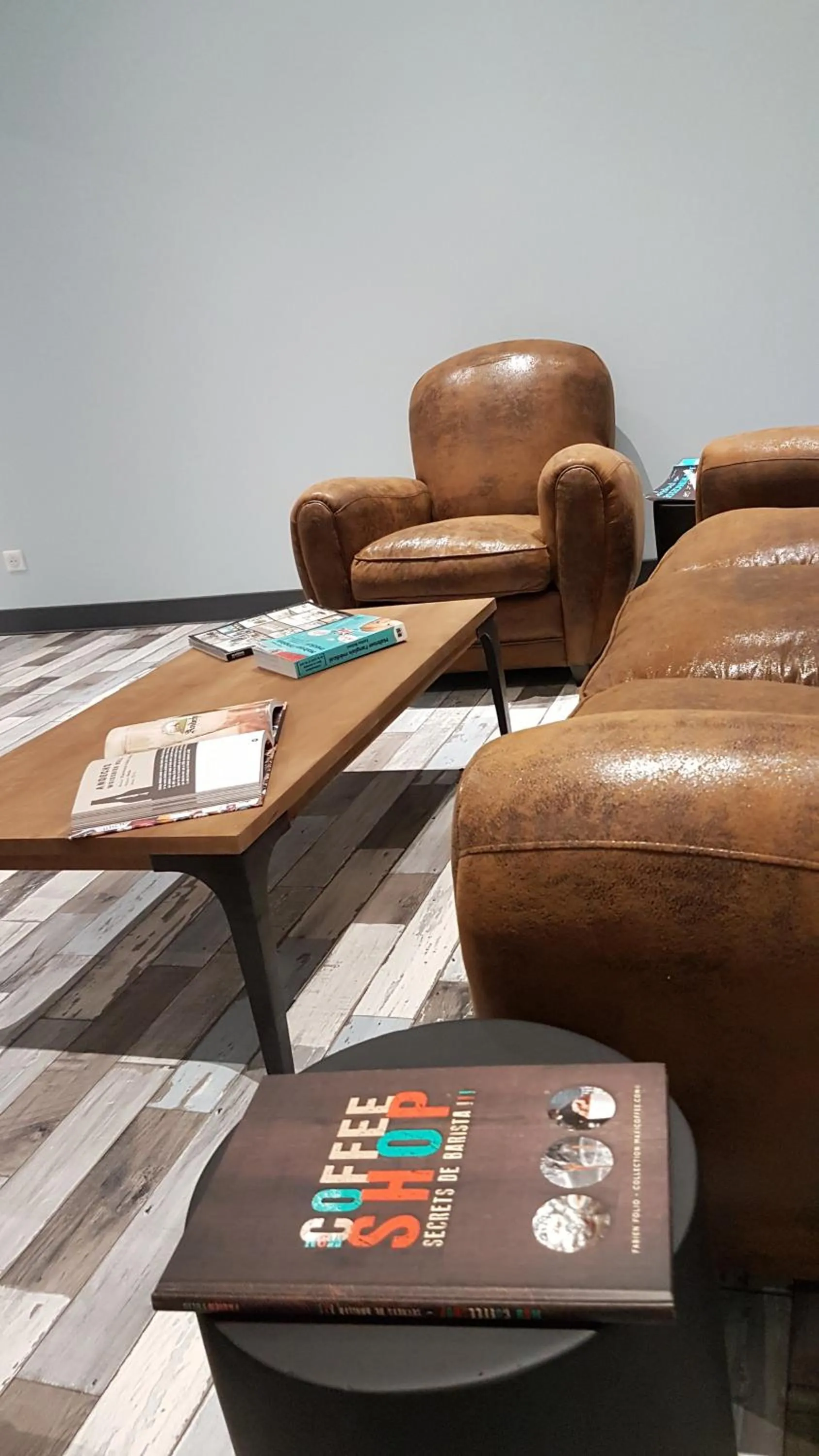 Library in Logis Hotel Yseria - Historical Center