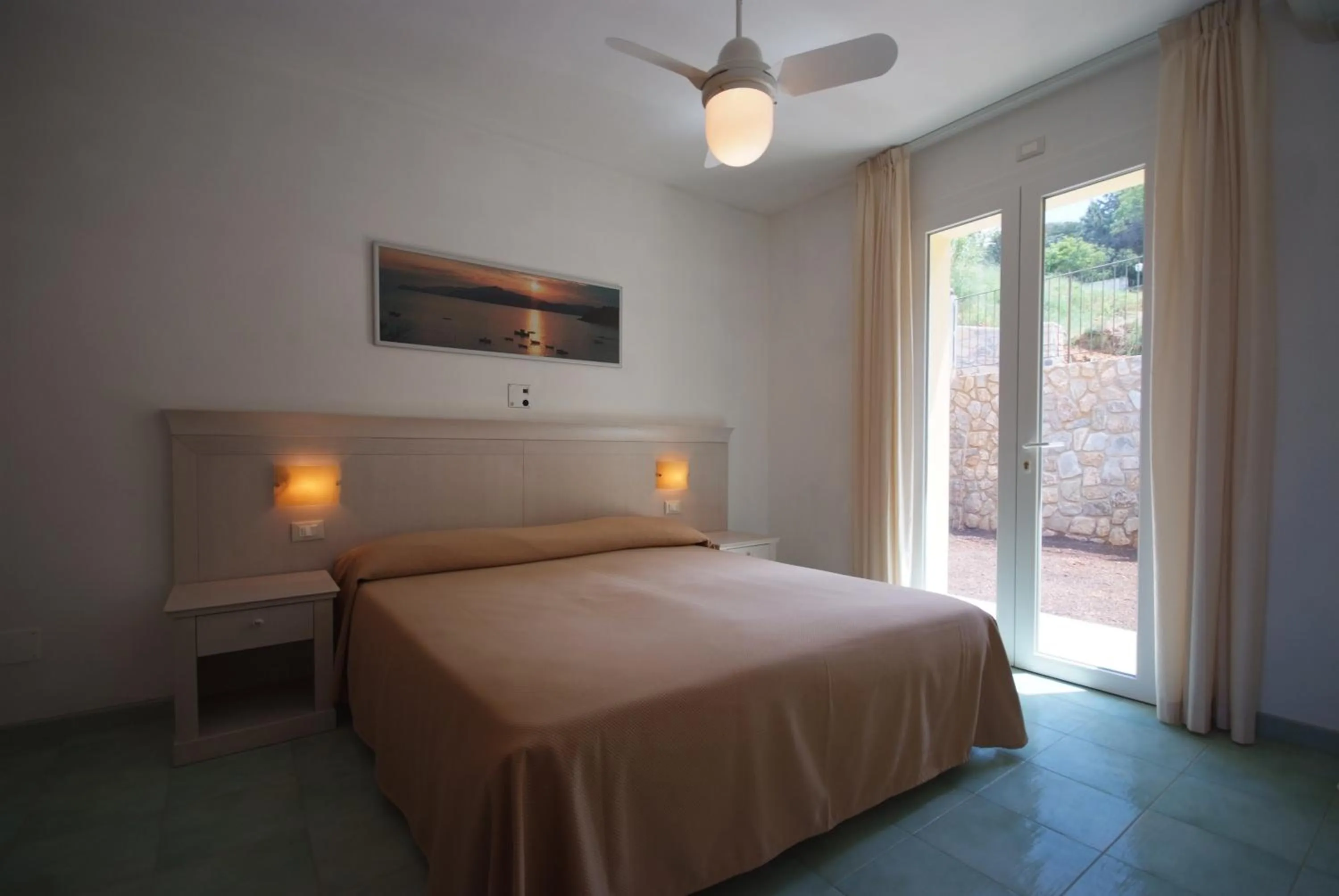 Day, Bed in Hotel Dino