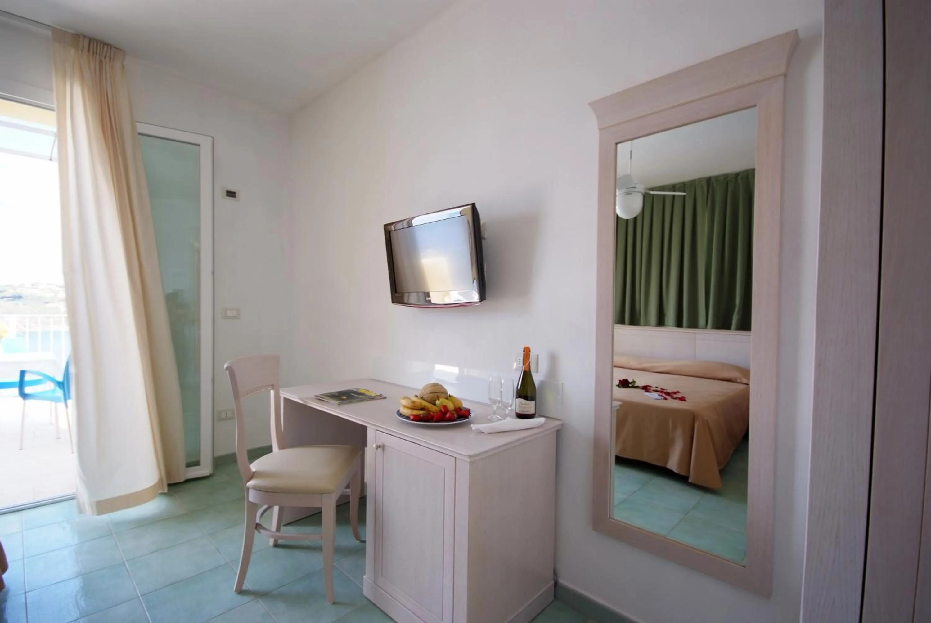 Day, Bed in Hotel Dino