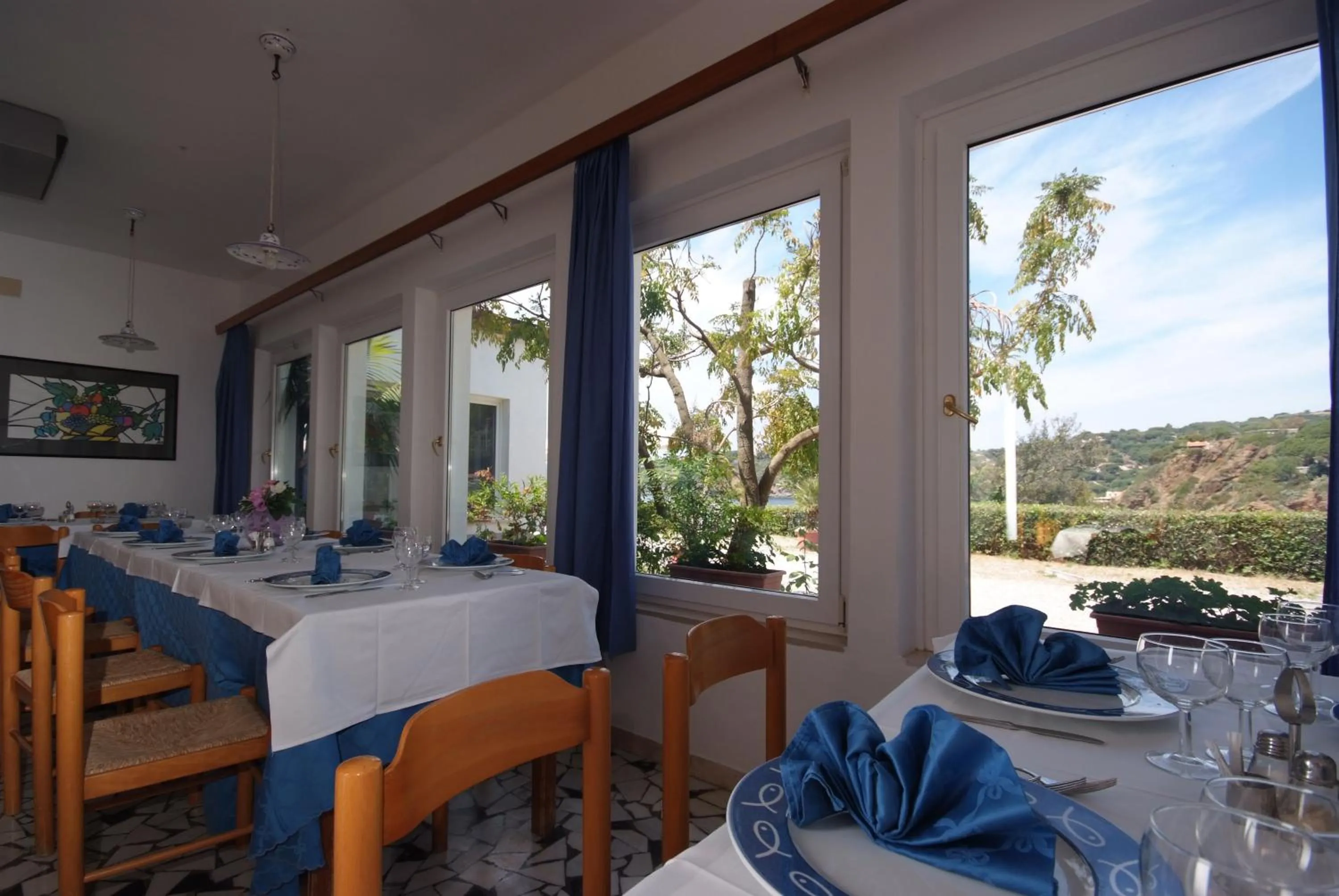 Restaurant/places to eat in Hotel Dino