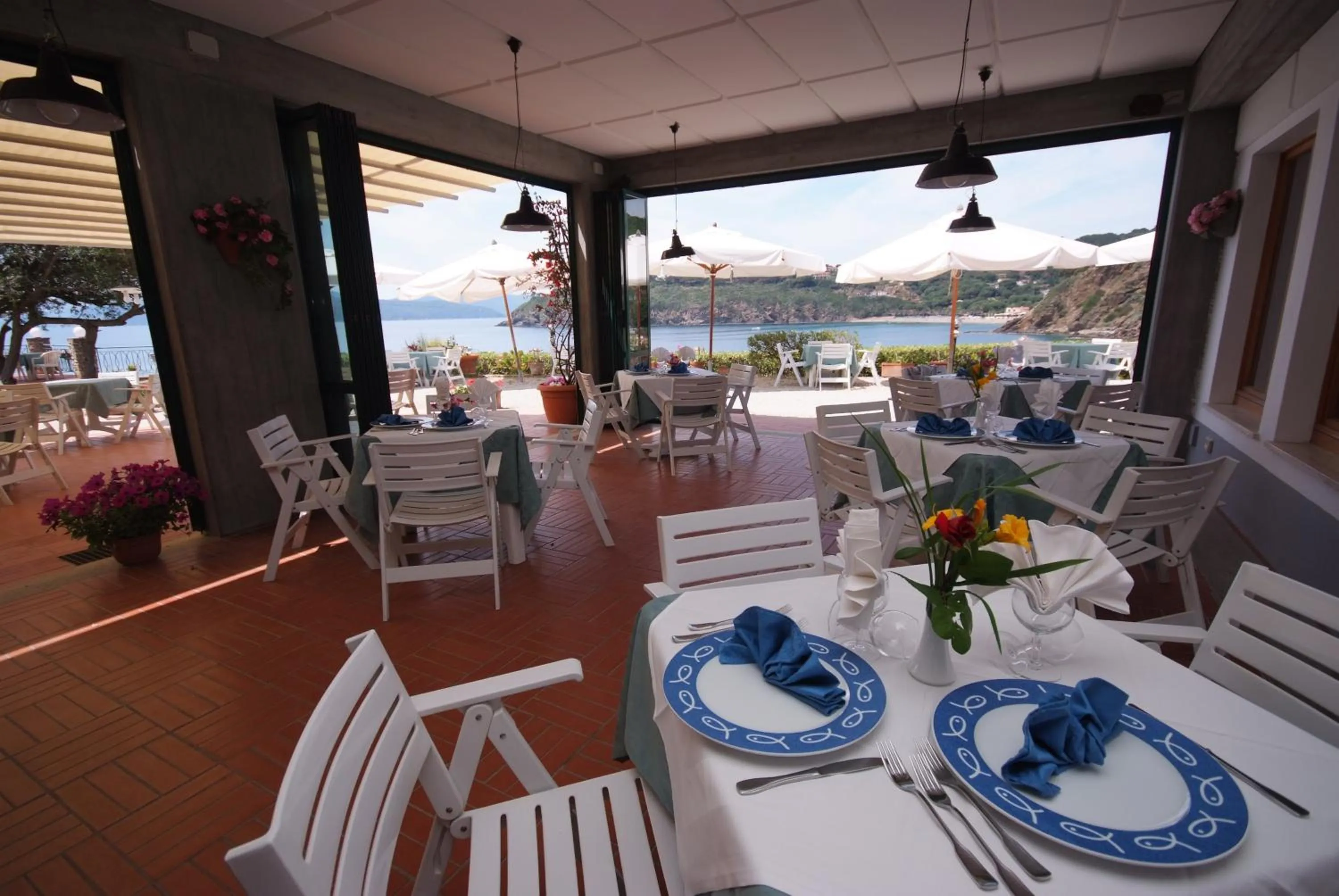 Restaurant/places to eat in Hotel Dino