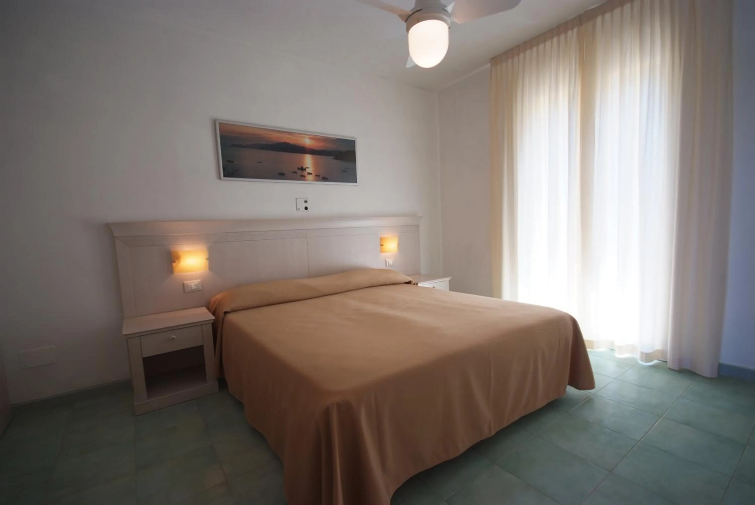 Day, Bed in Hotel Dino