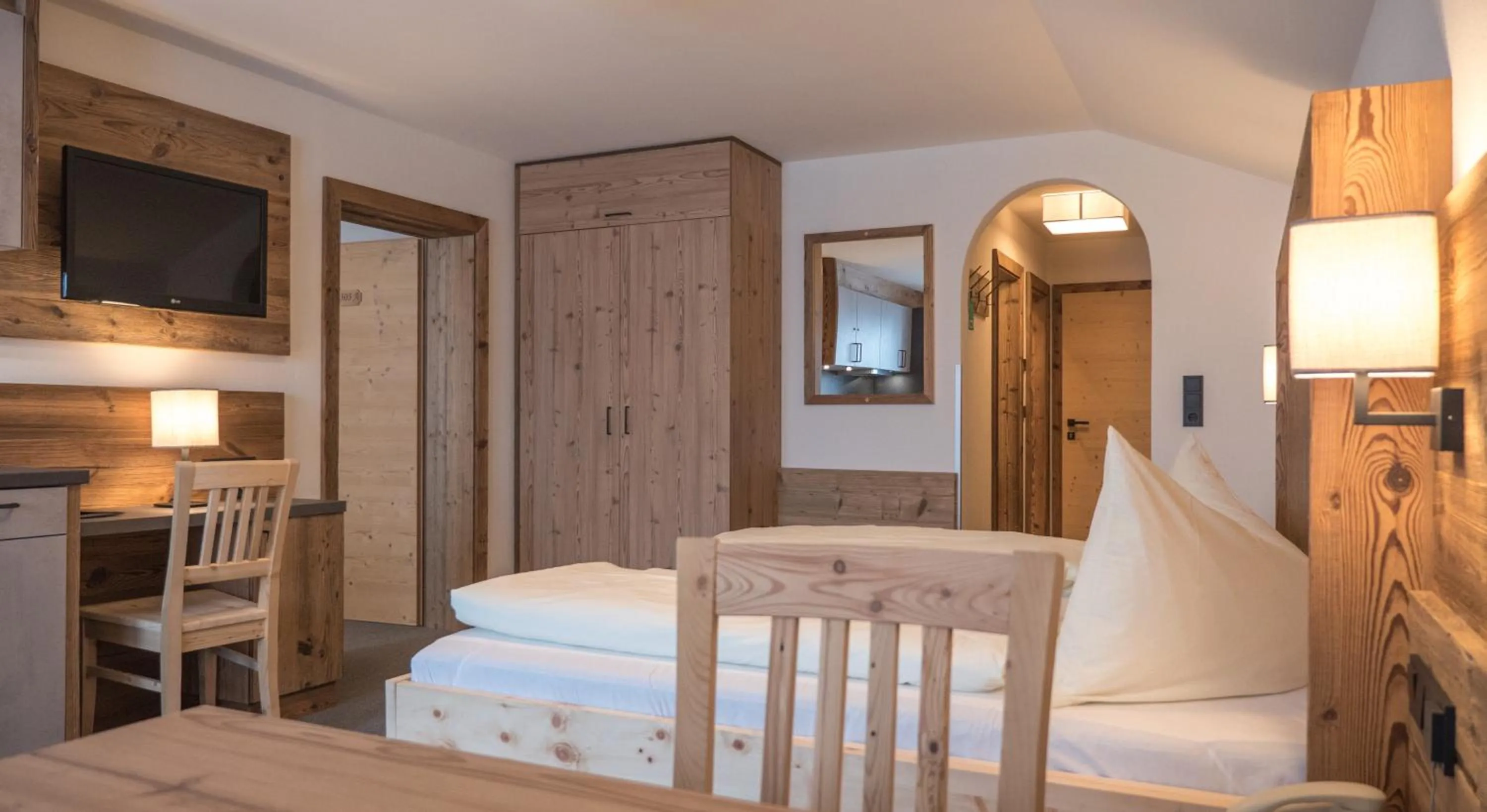 Living room, Bed in Hotel & Apart Central