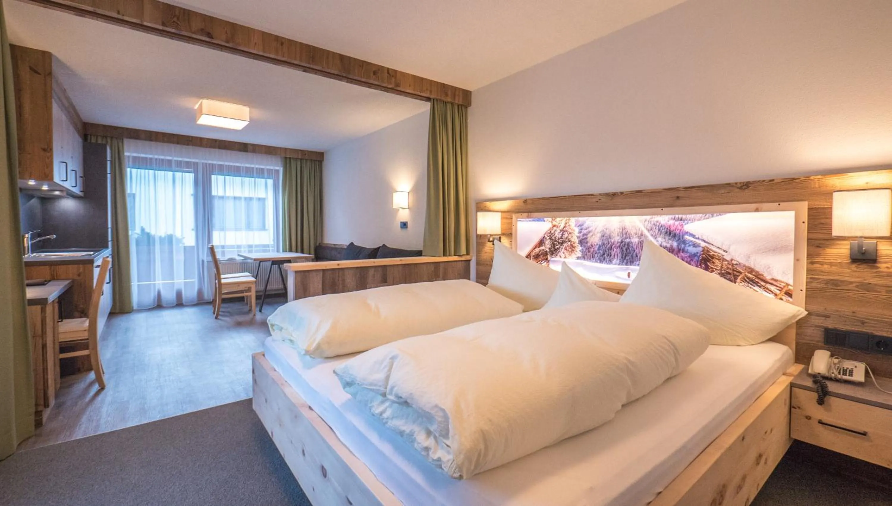 Bed in Hotel & Apart Central