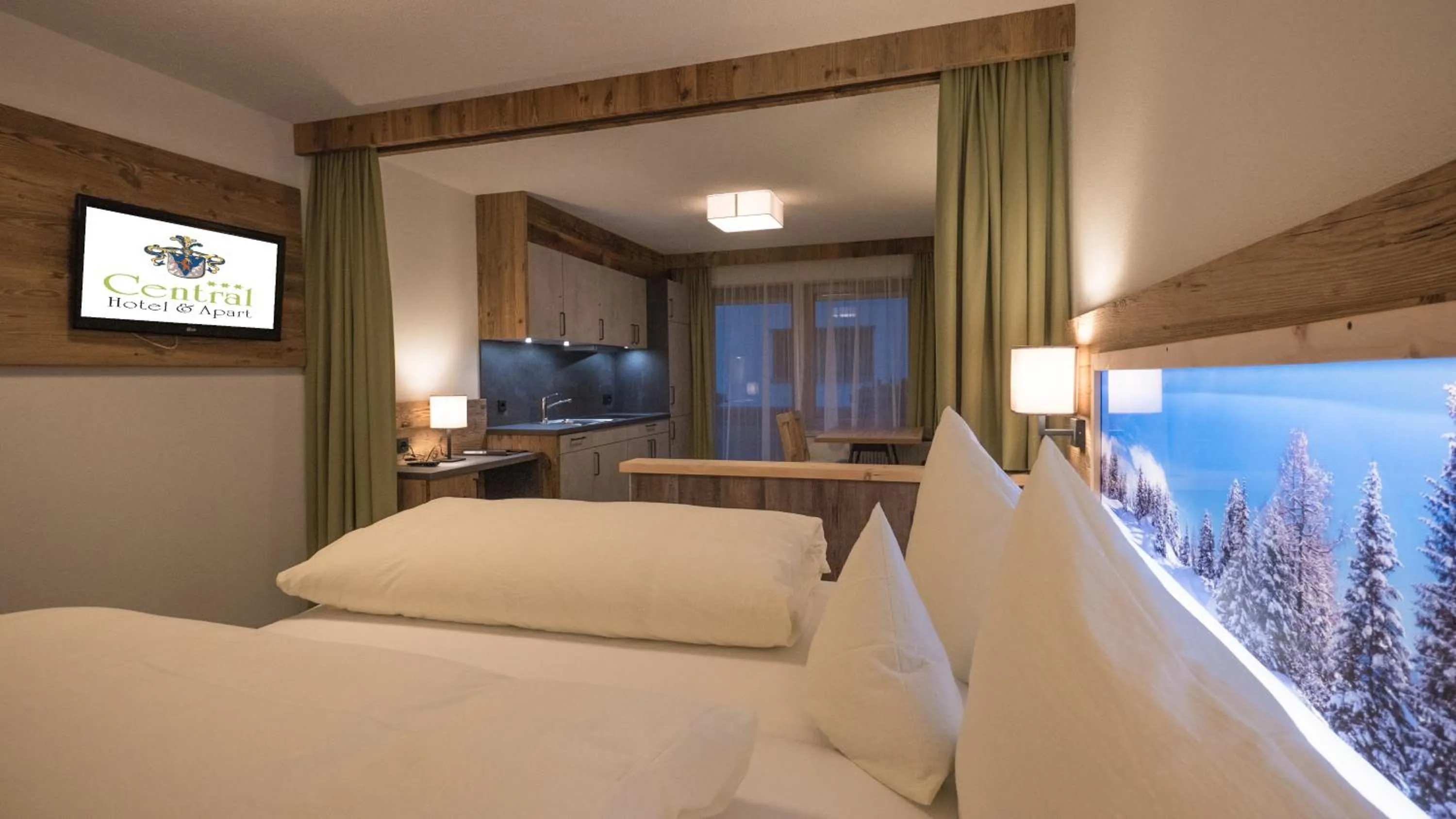 TV and multimedia, Bed in Hotel & Apart Central