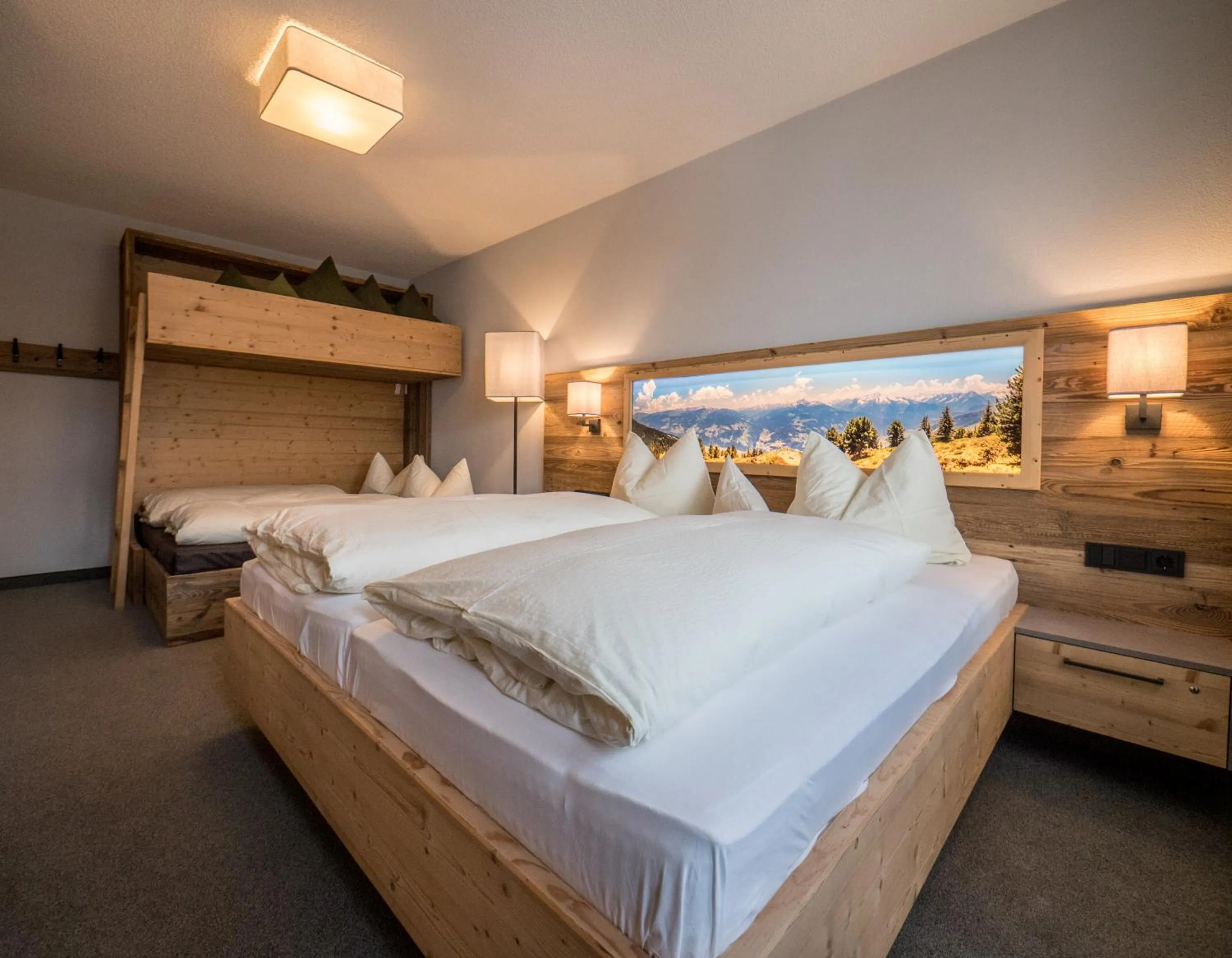 Bed in Hotel & Apart Central