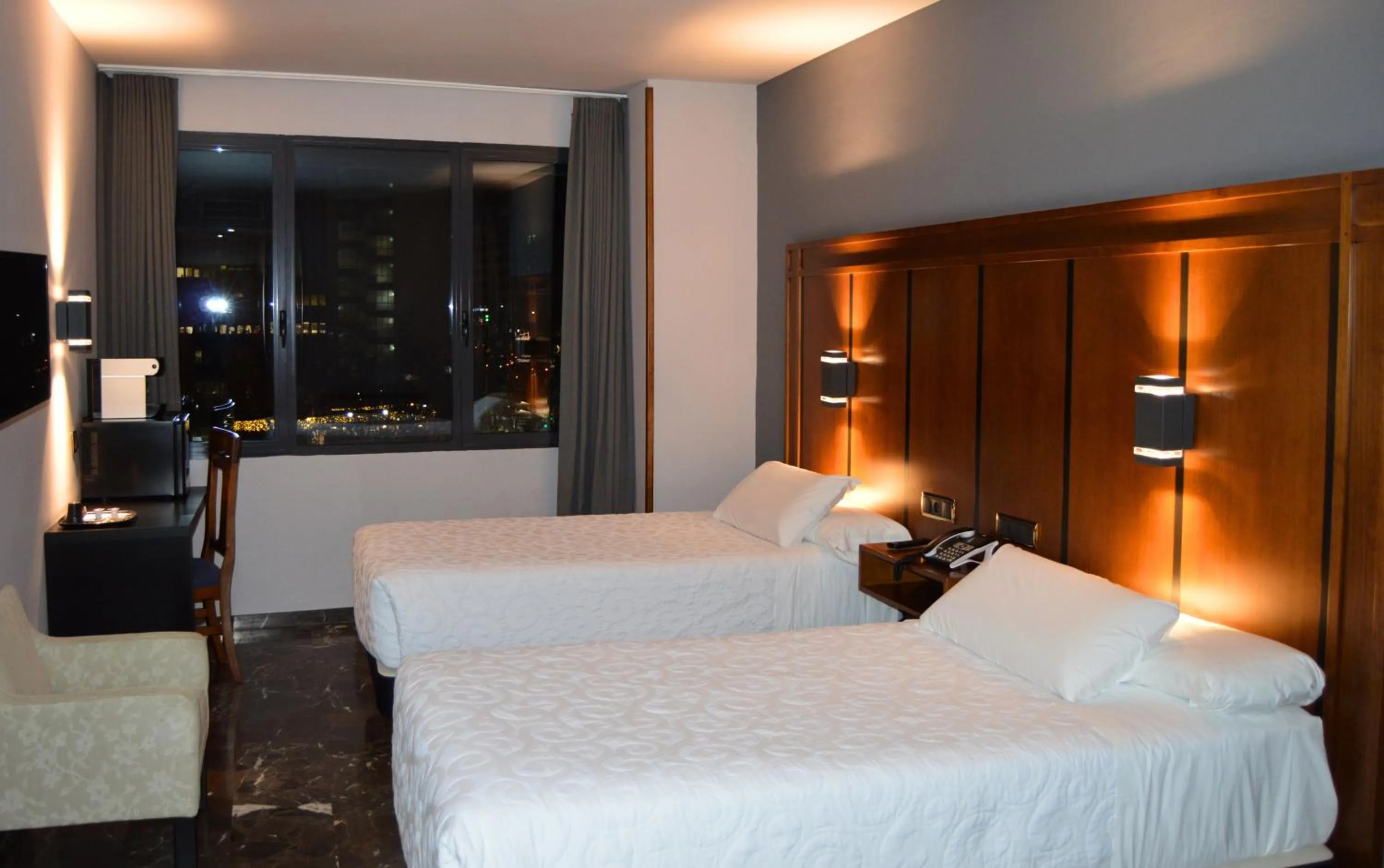 Bedroom, Bed in Hotel Condestable Iranzo