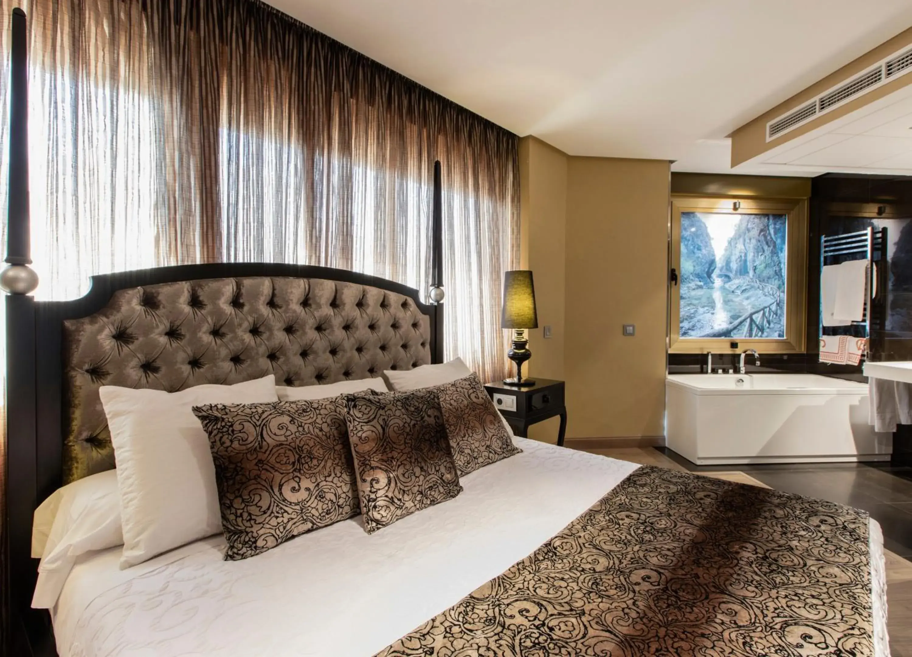 Suite in Hotel Condestable Iranzo Suite in Hotel Condestable Iranzo