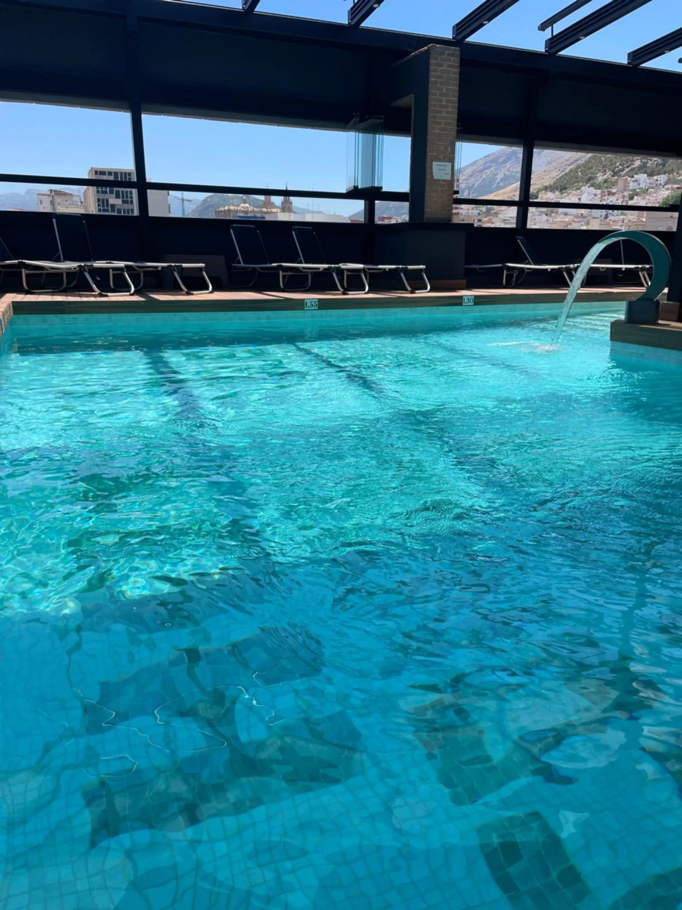 Swimming pool in Hotel Condestable Iranzo