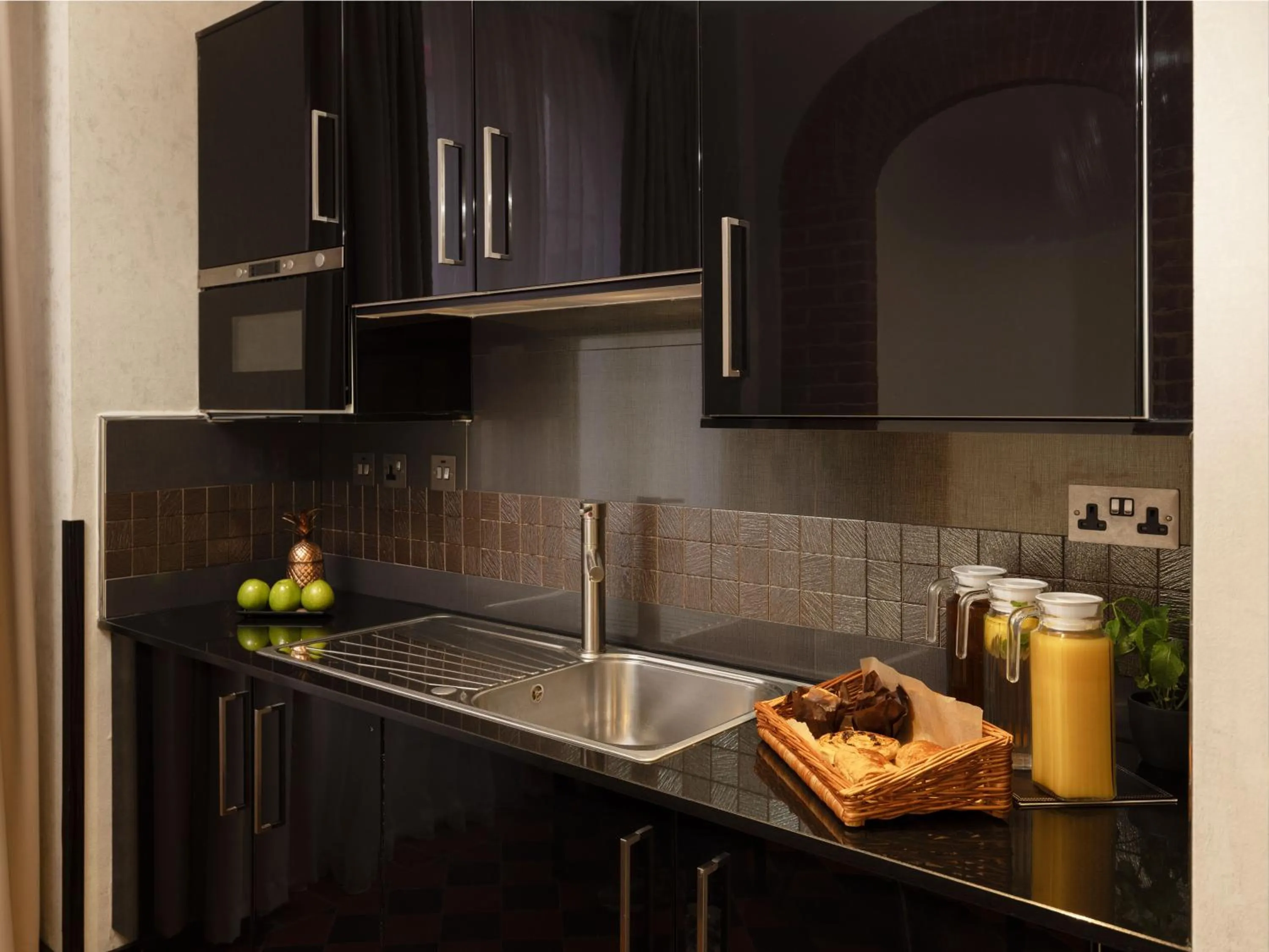 Kitchen or kitchenette in The Barbican Rooms