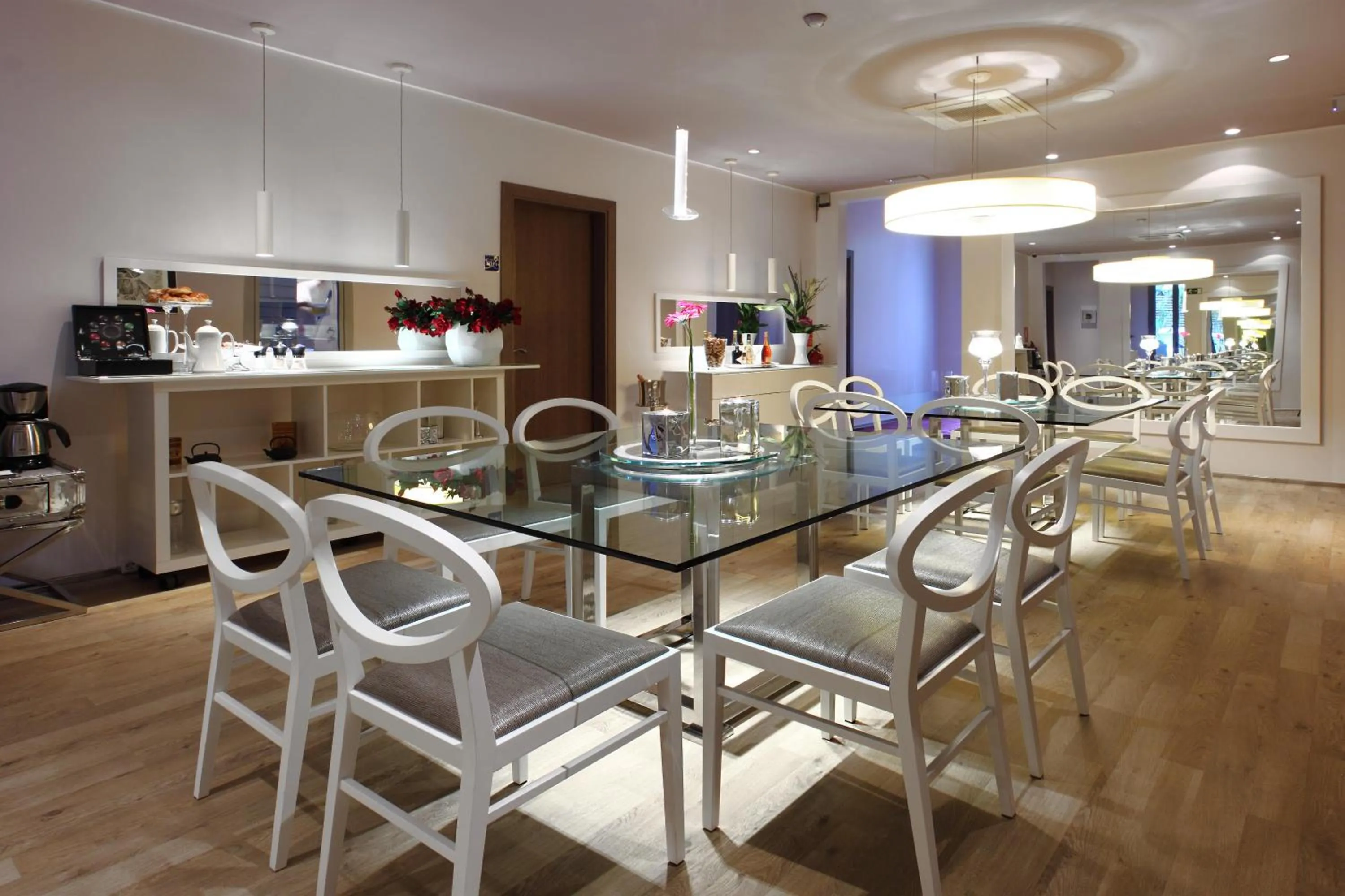 Restaurant/Places to Eat in Anba Boutique