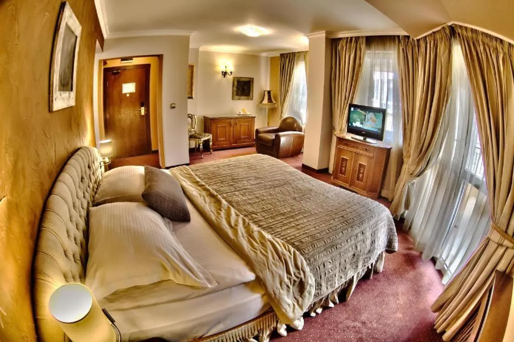 Balcony/Terrace, Bed in Meg-Lozenetz Hotel