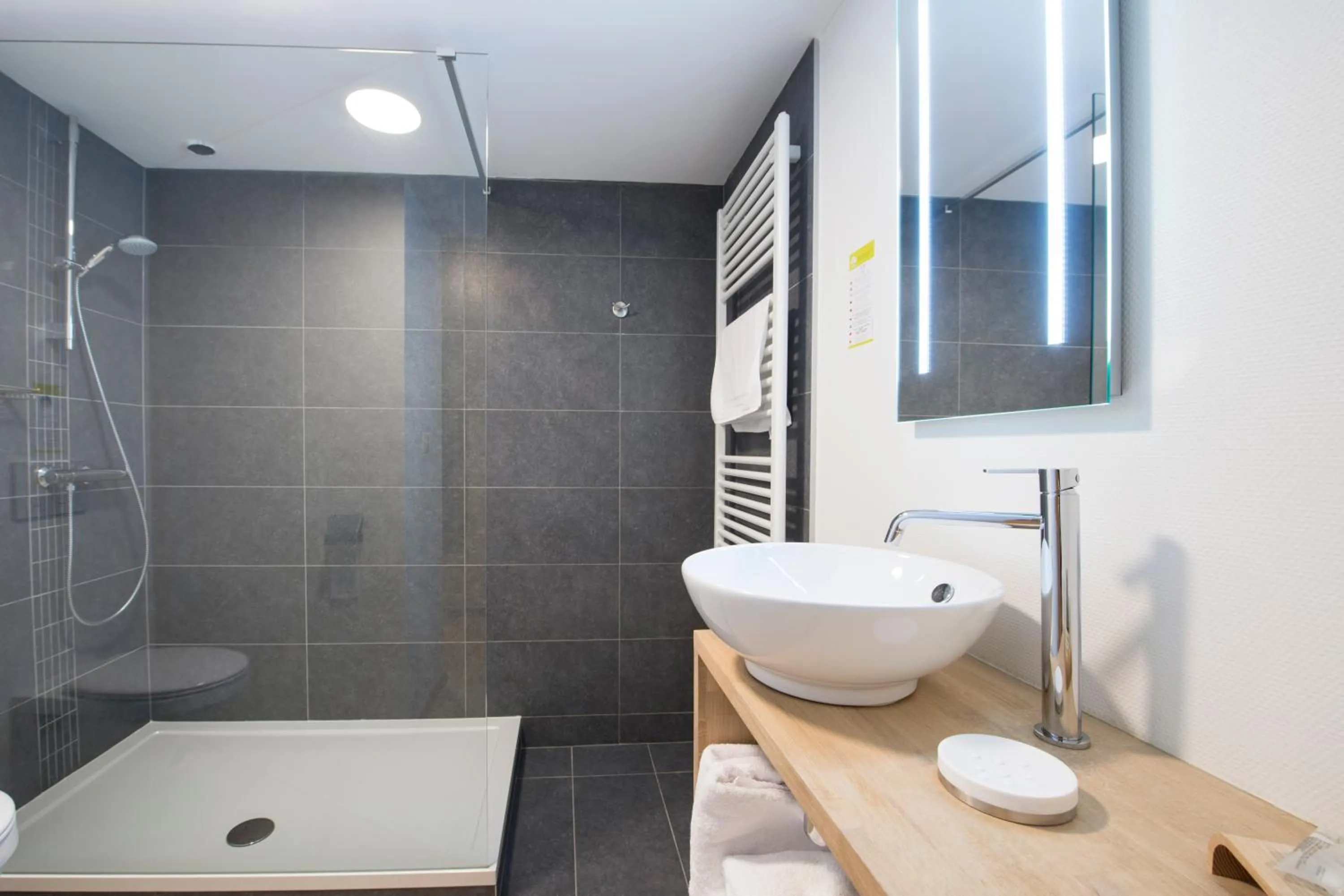 Shower in Hotel Le Fournil