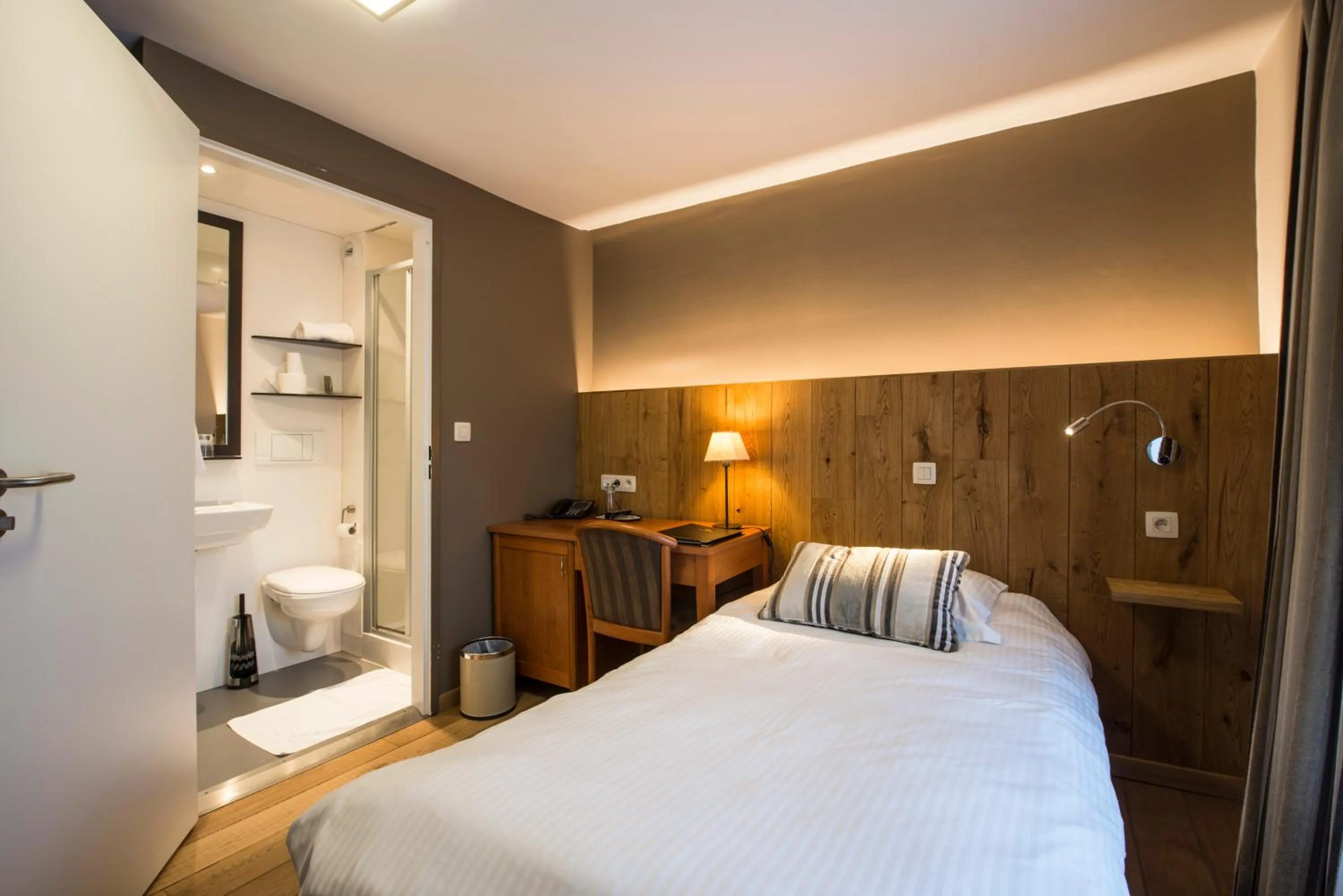 Photo of the whole room, Bed in Hotel Le Fournil