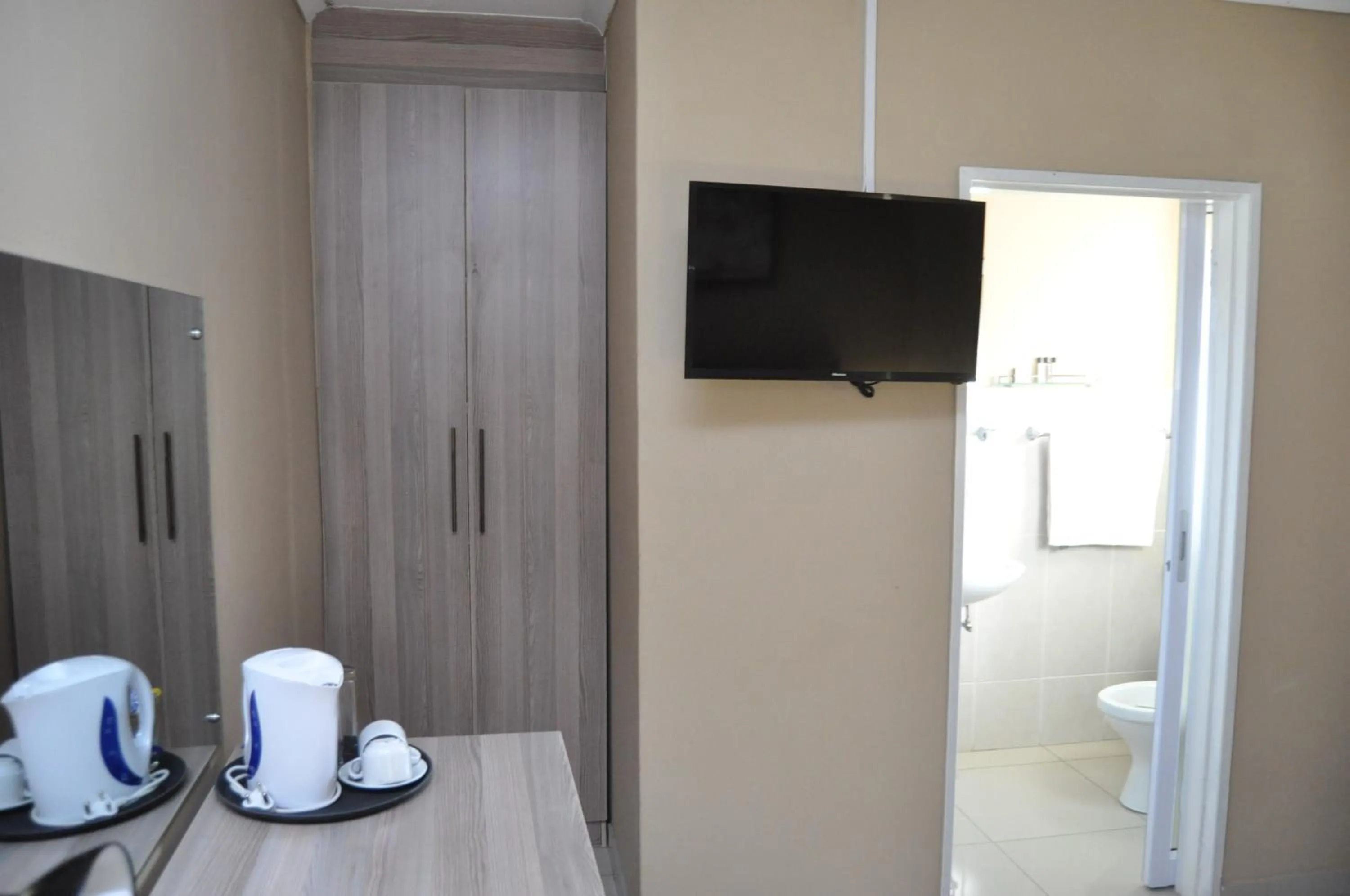 TV and multimedia in Bridgeville Guest House( Pty) Ltd