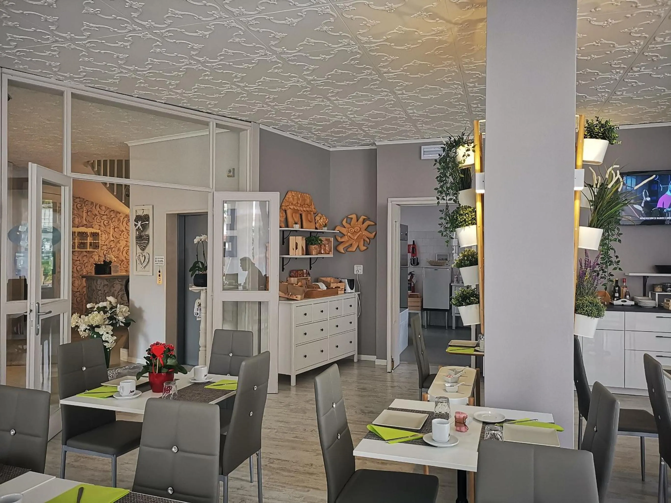 Restaurant/places to eat in Hotel My Fair