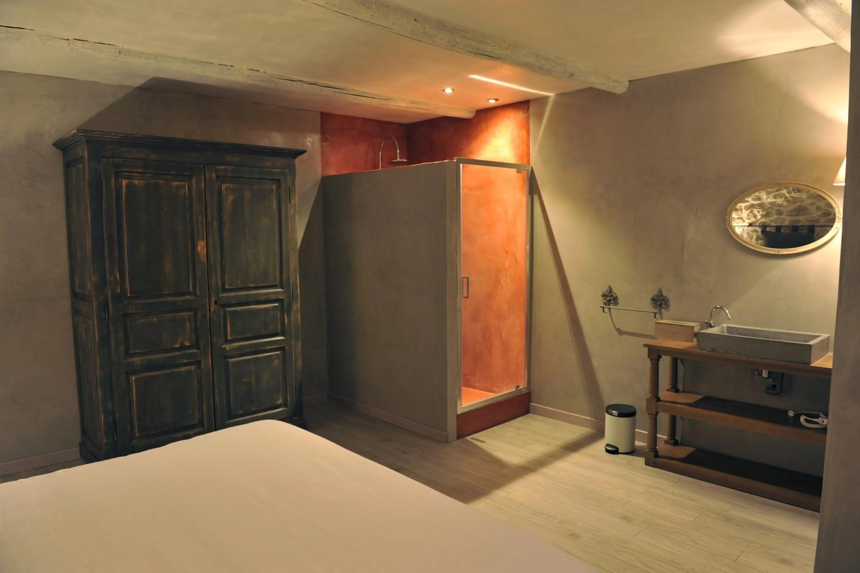 Bathroom, Bed in Le Mas Terre des Anges