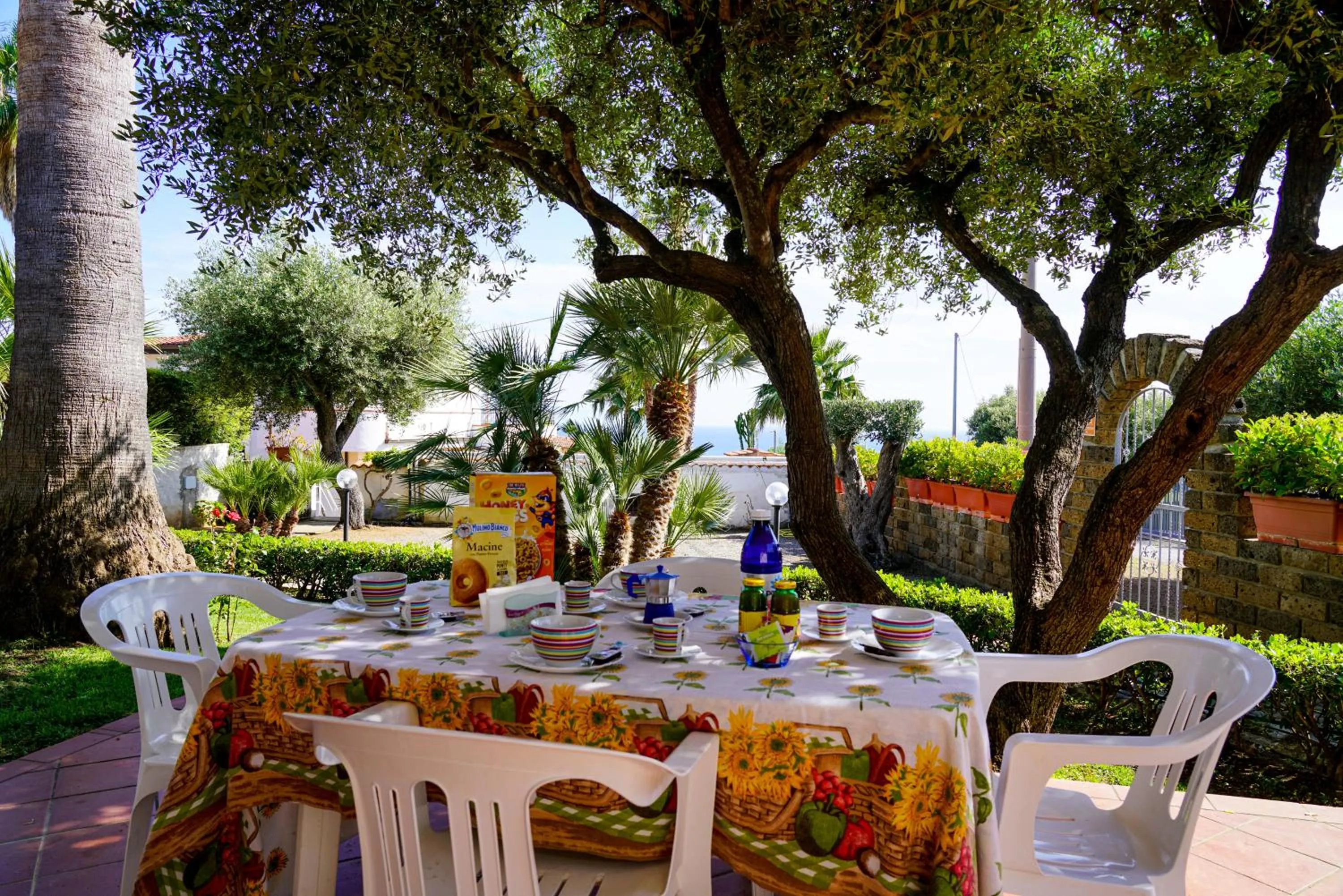 Dining area in Rosy Hotel Residence