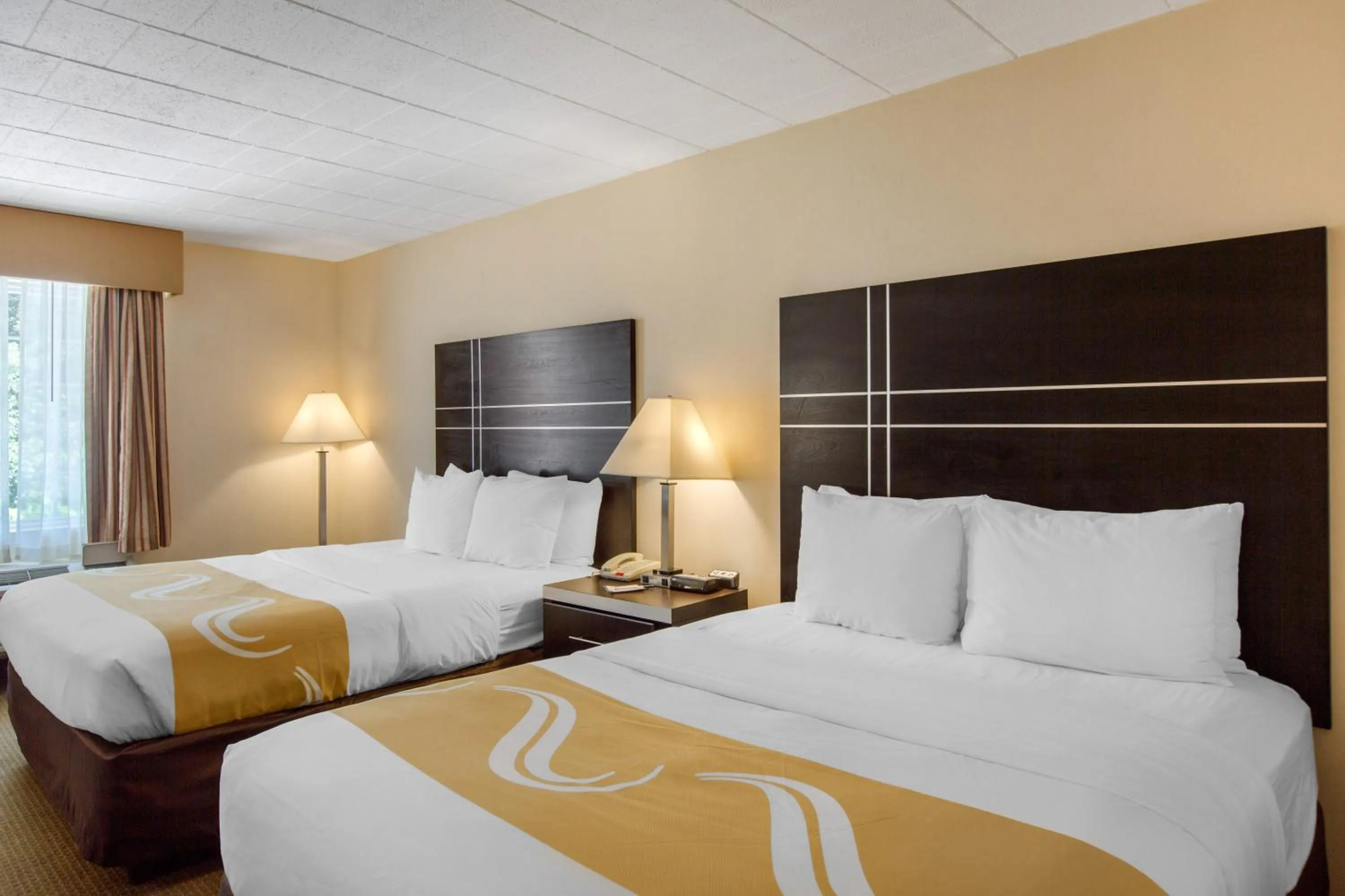 Bed in Quality Inn Ledgewood - Dover