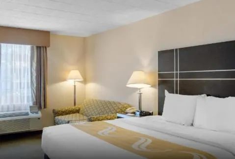 Bed in Quality Inn Ledgewood - Dover