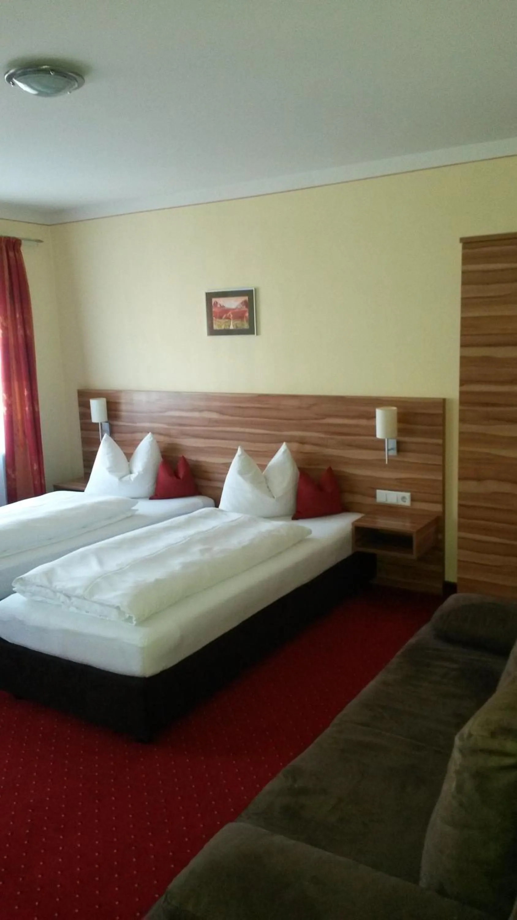 Photo of the whole room, Bed in Pension "Zum Raubritter"