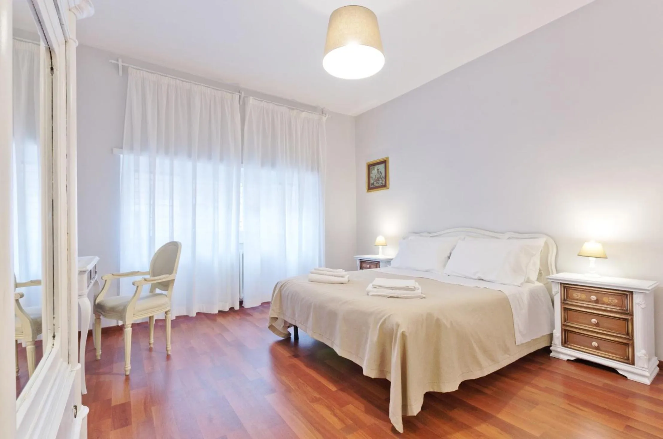 Photo of the whole room, Bed in Liberty Trastevere B&B