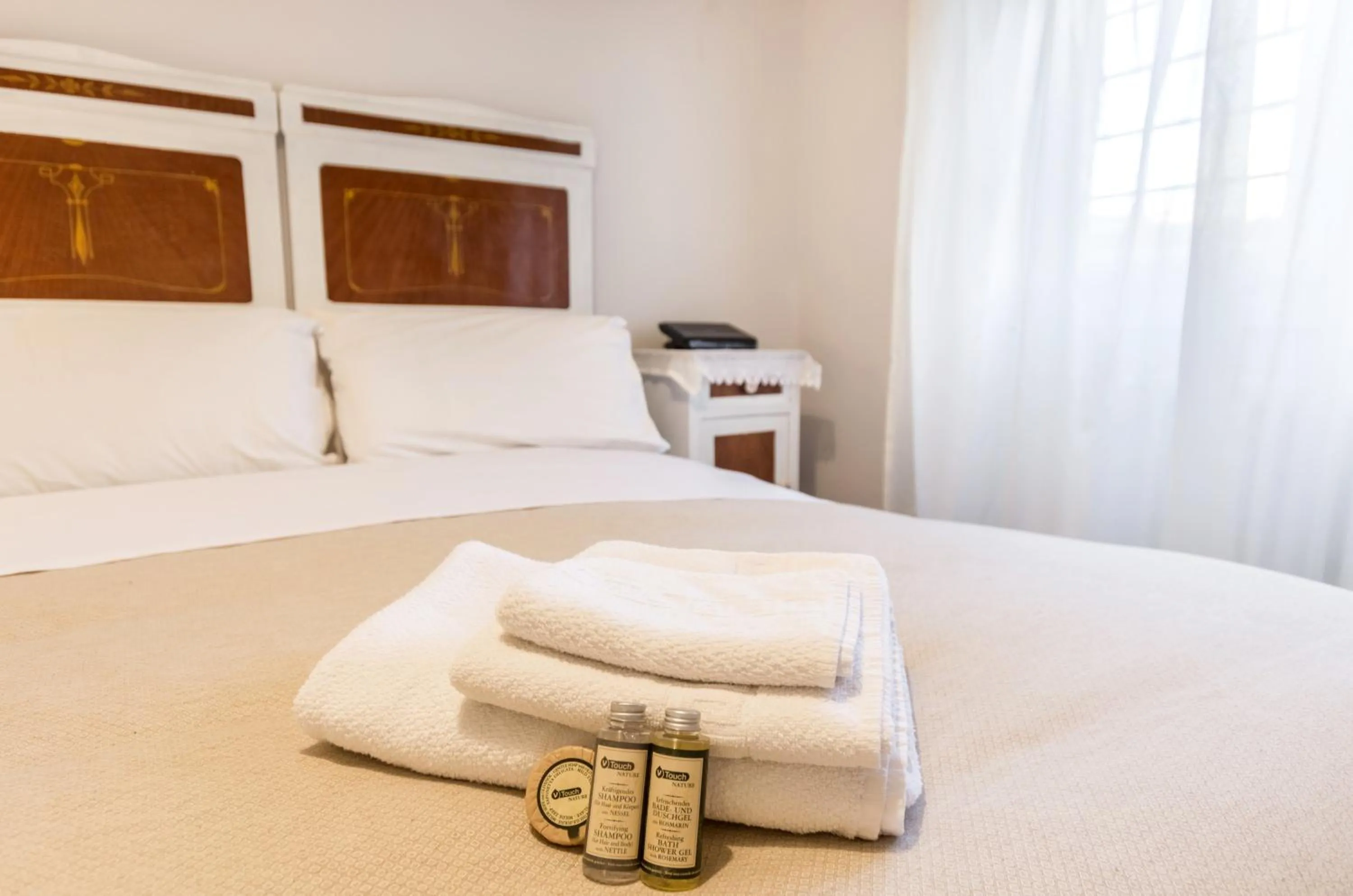 Photo of the whole room, Bed in Liberty Trastevere B&B