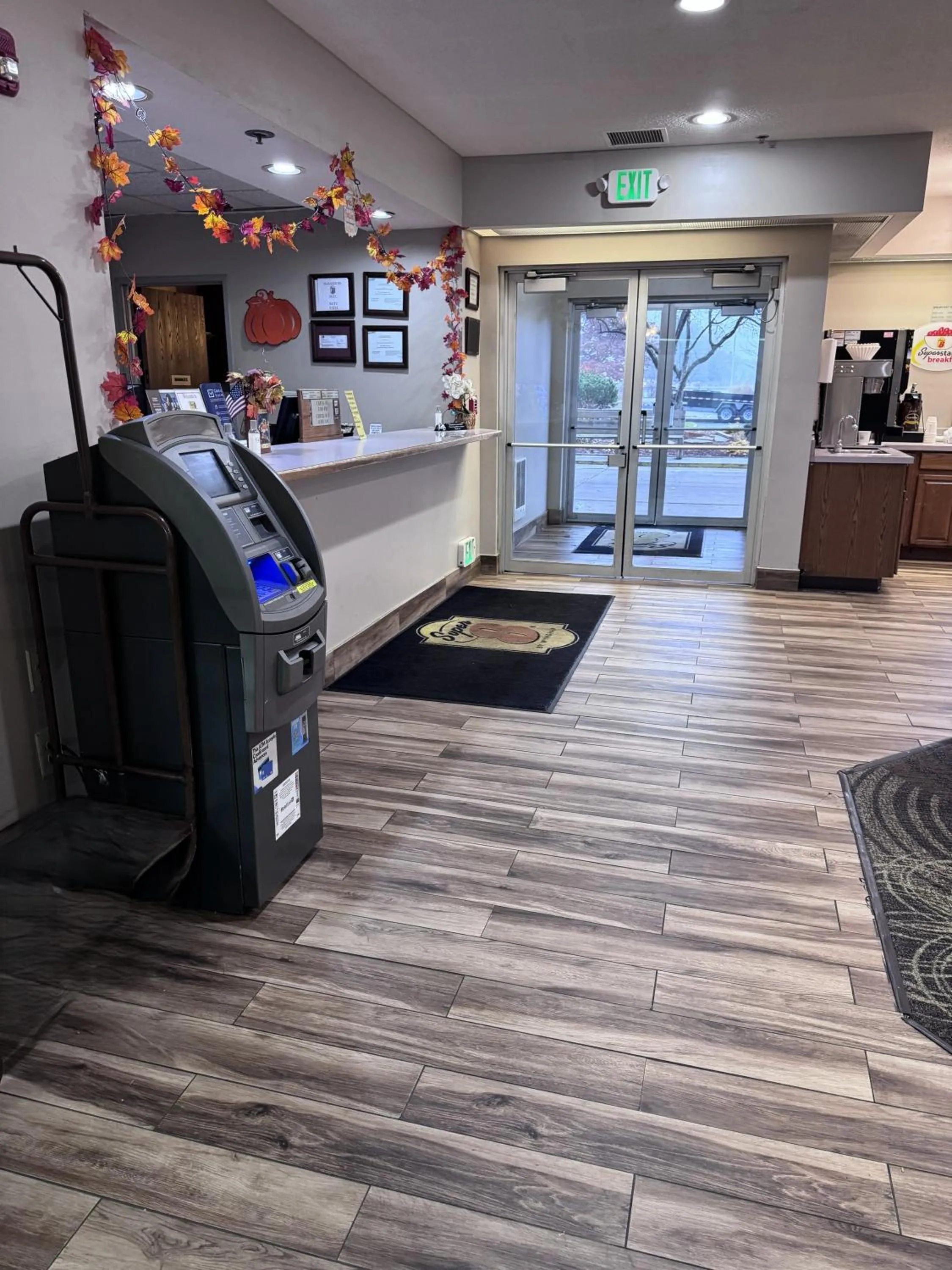 Lobby or reception in Super 8 by Wyndham Valparaiso