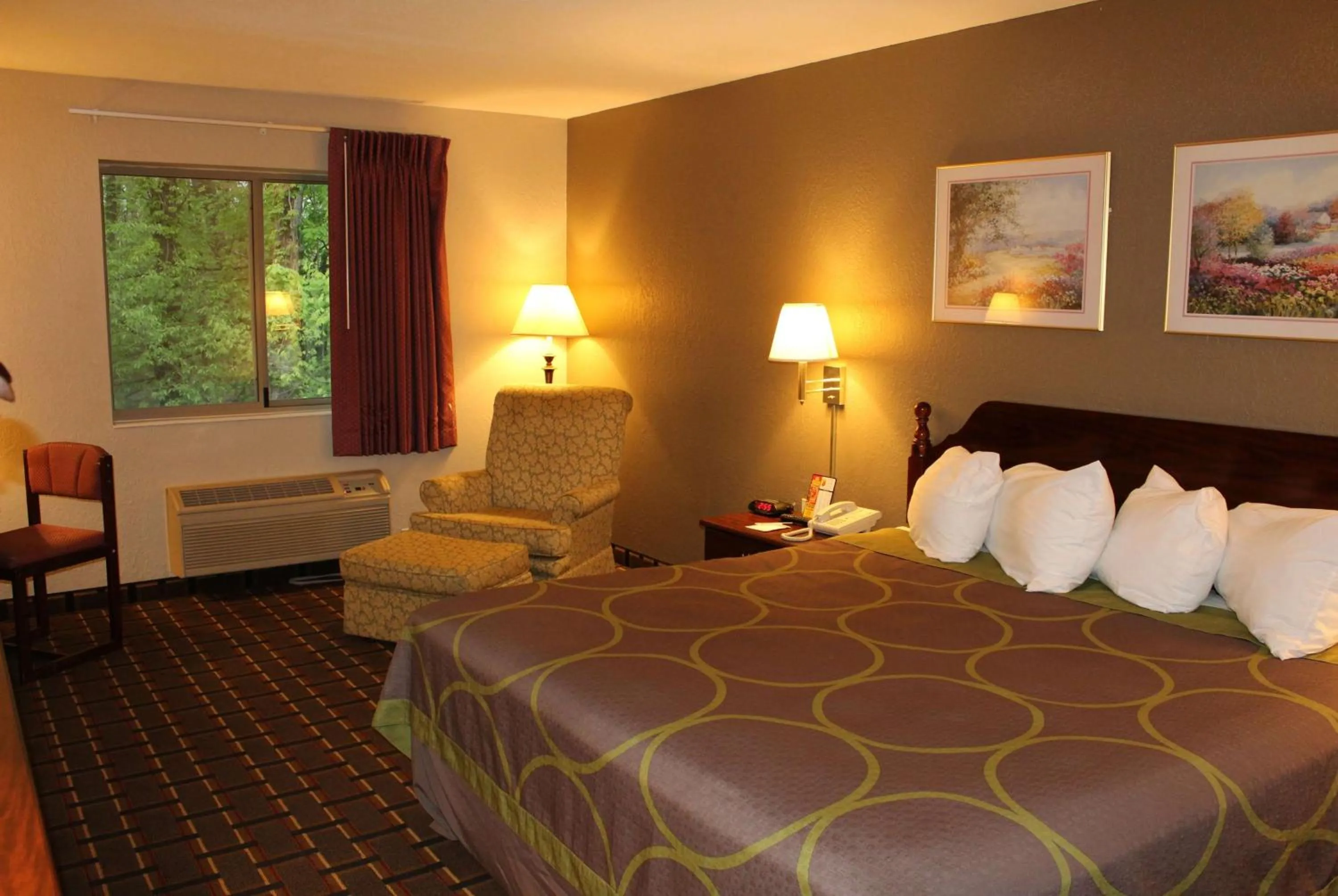 Photo of the whole room, Bed in Super 8 by Wyndham Valparaiso